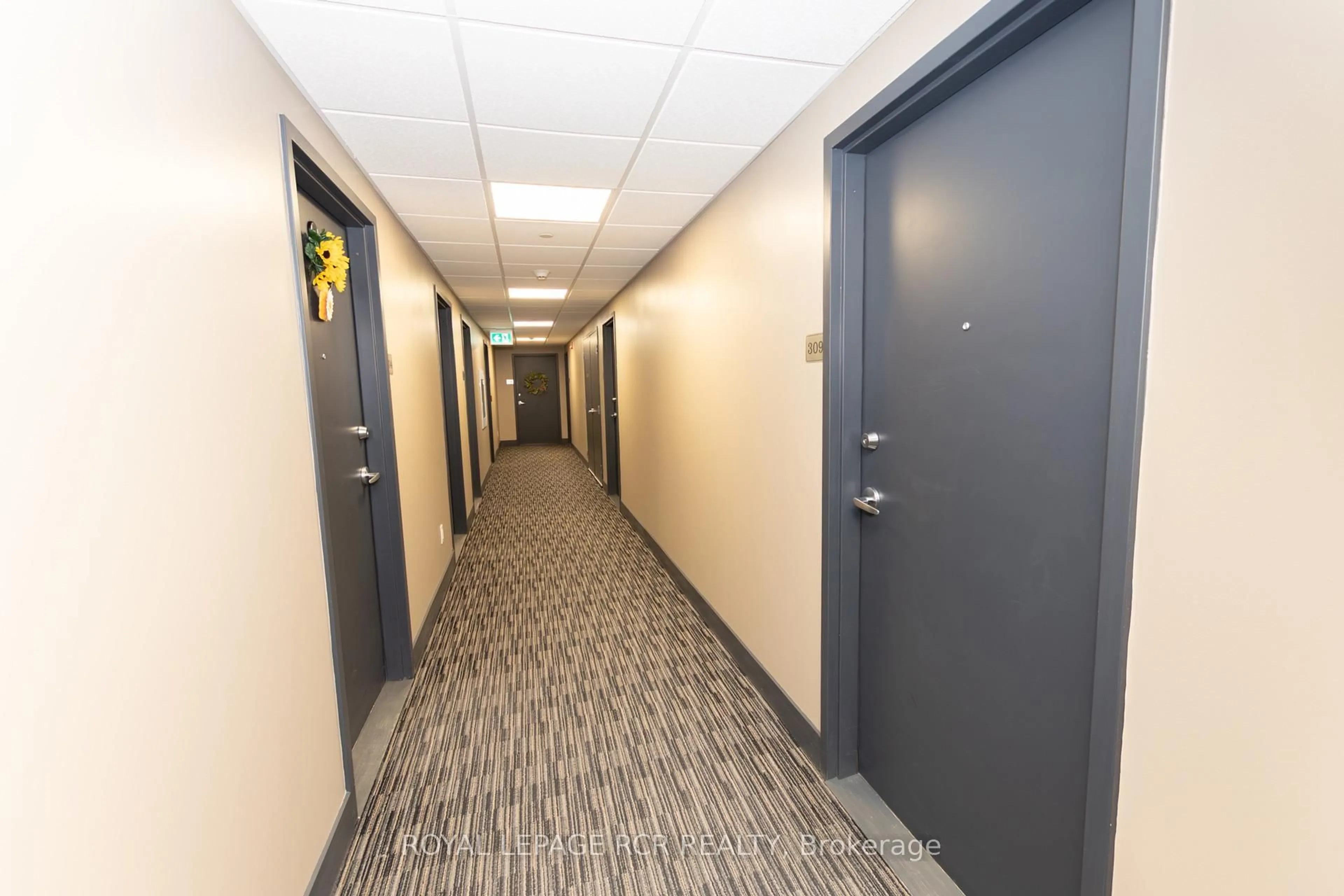 Indoor foyer for 310 Broadway Ave #309, Orangeville Ontario L9W 1L3