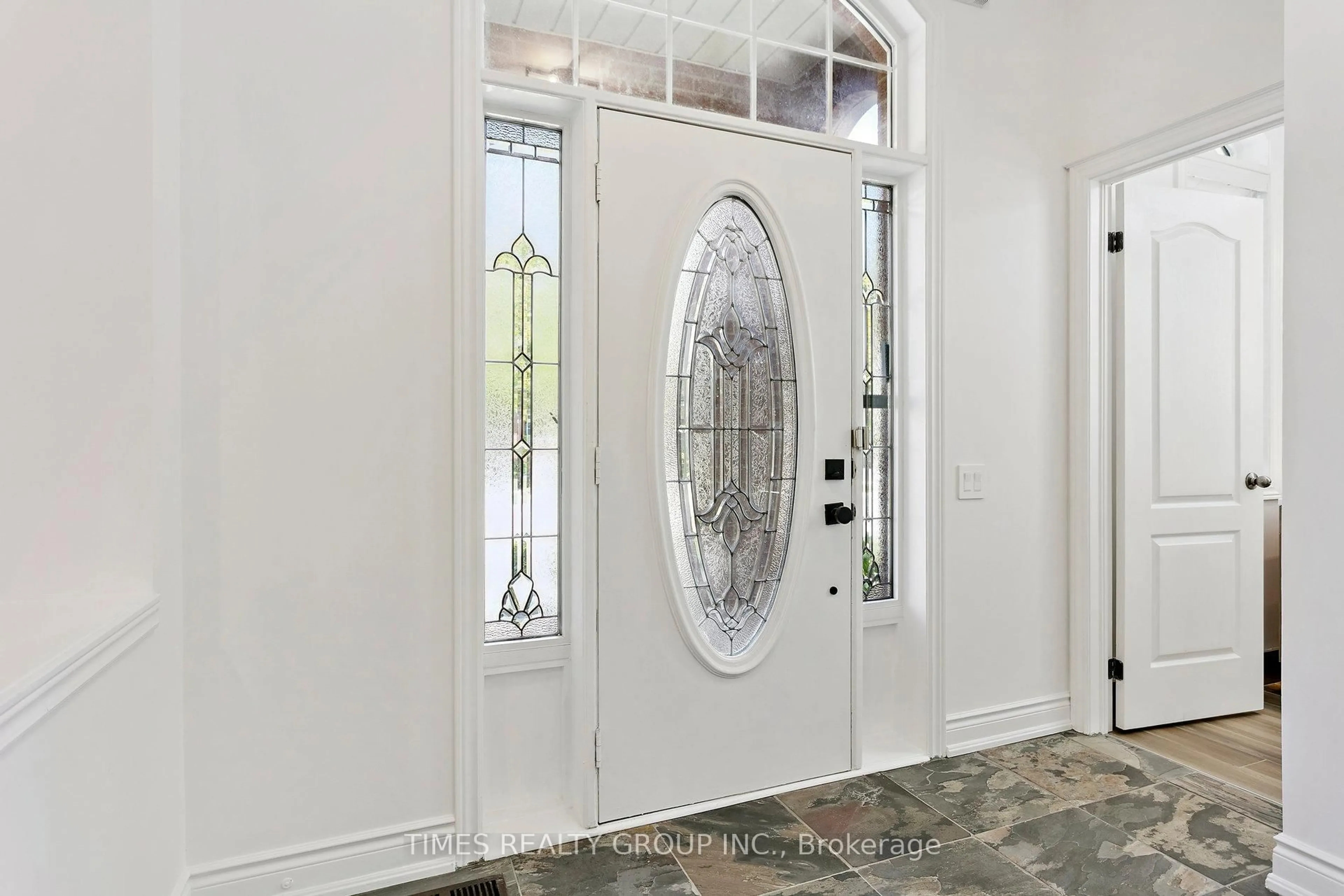 Indoor entryway for 212 Creek Path Ave, Oakville Ontario L6L 6T5
