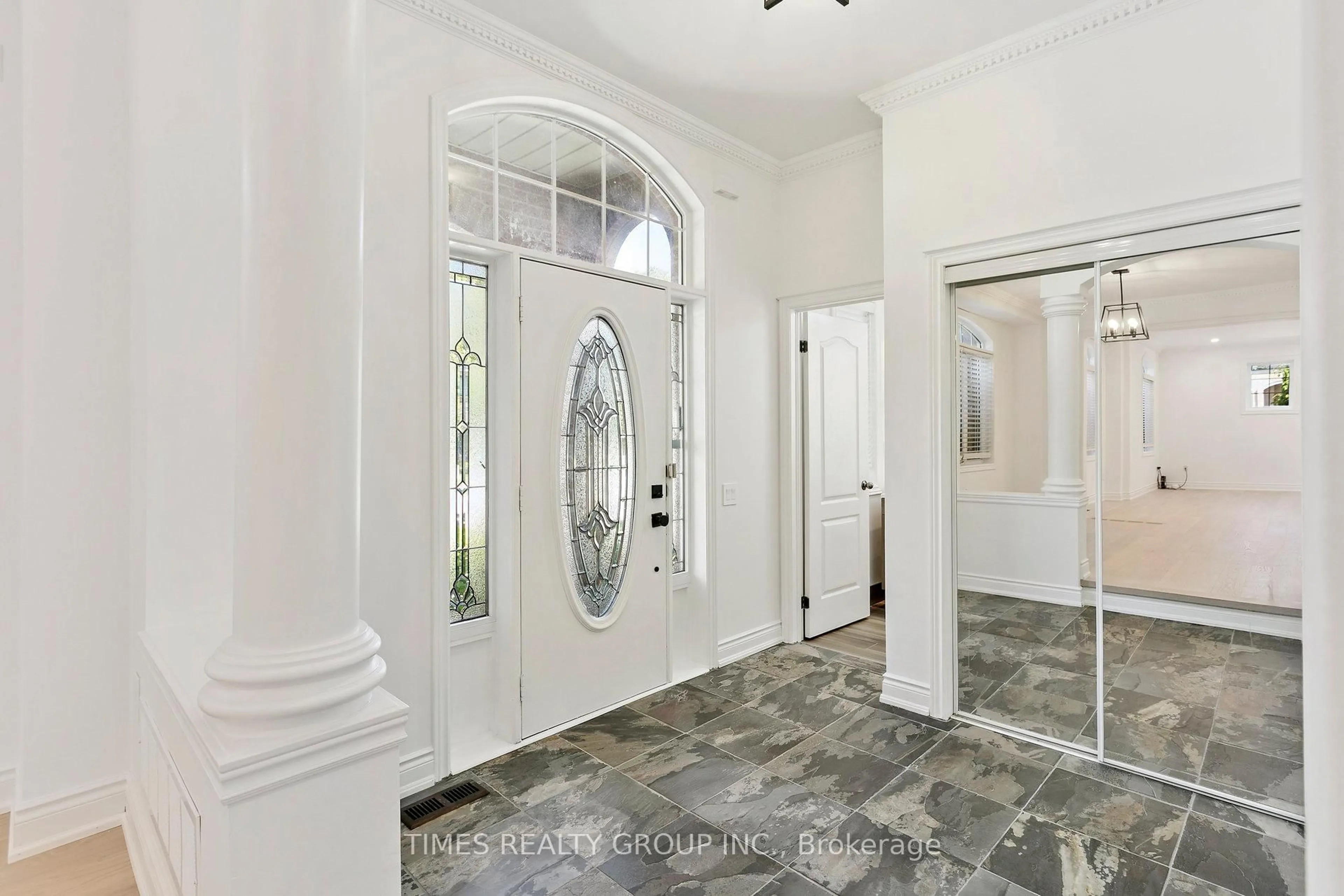 Indoor entryway for 212 Creek Path Ave, Oakville Ontario L6L 6T5