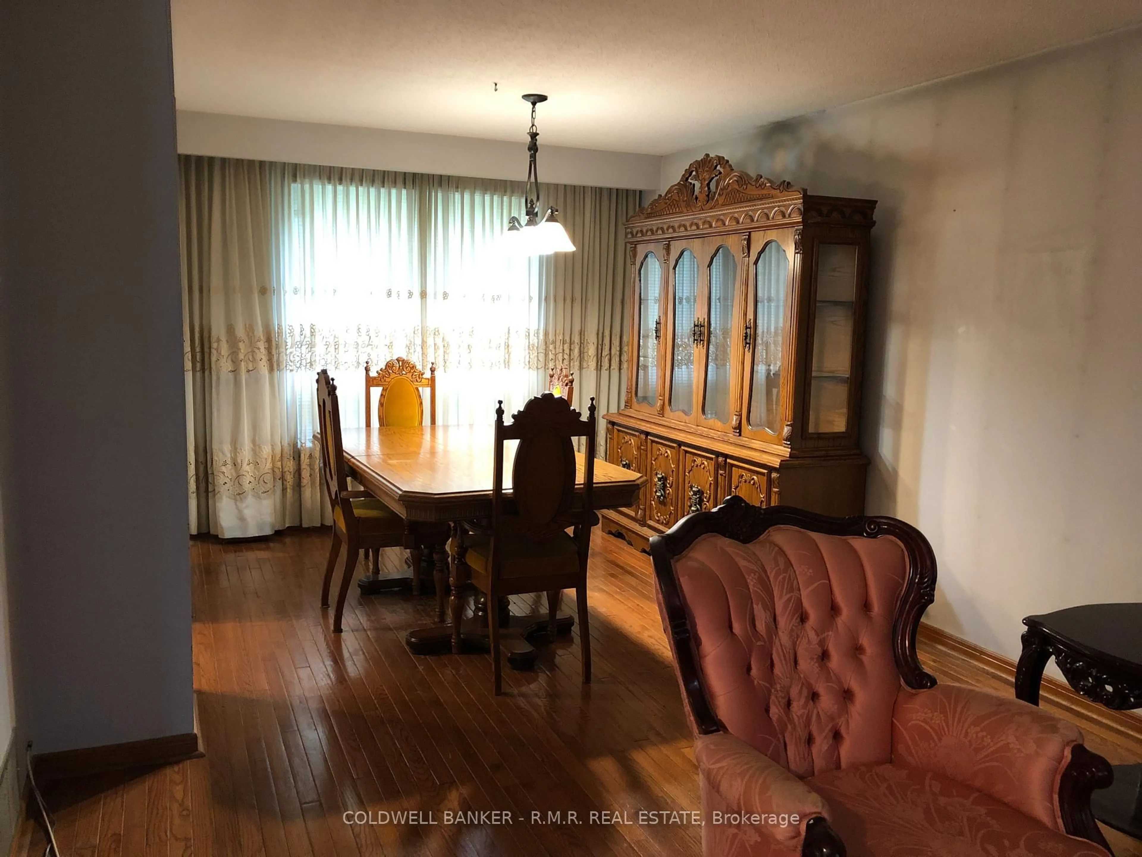 Dining room, wood/laminate floor for 5 Brownridge Cres, Toronto Ontario M9V 4M4