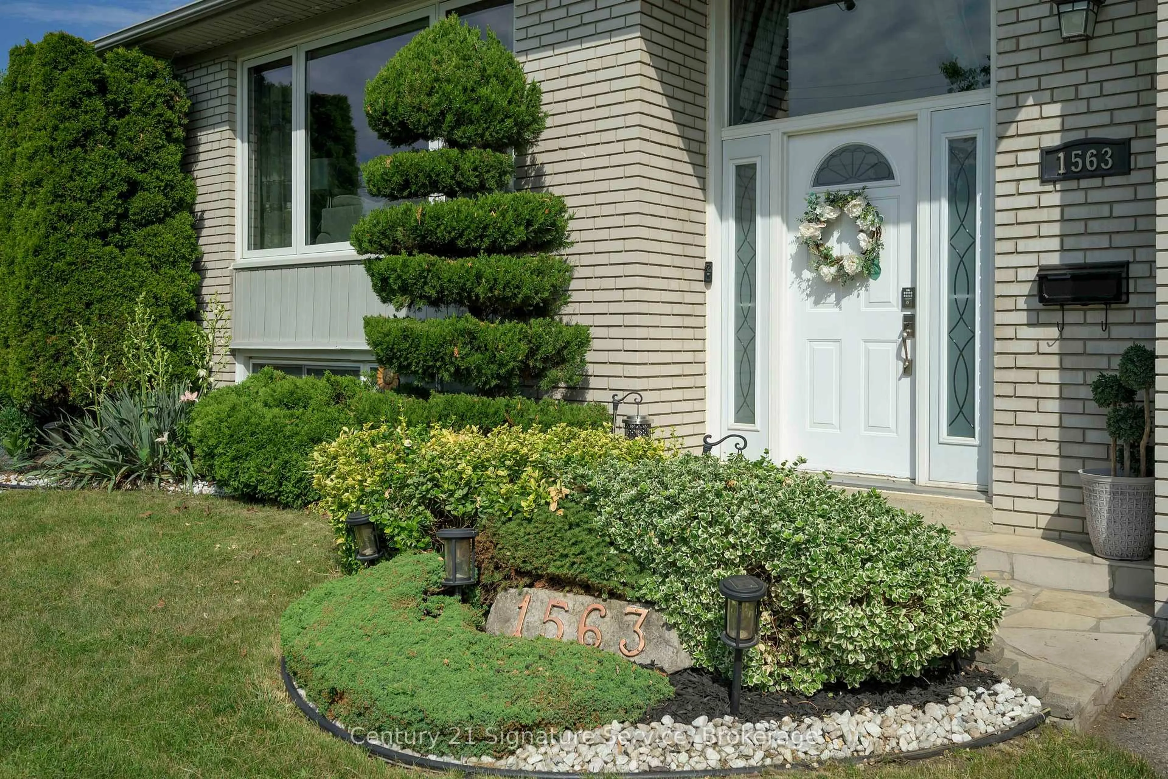 Unknown for 1563 Brentano Blvd, Mississauga Ontario L4X 1A5