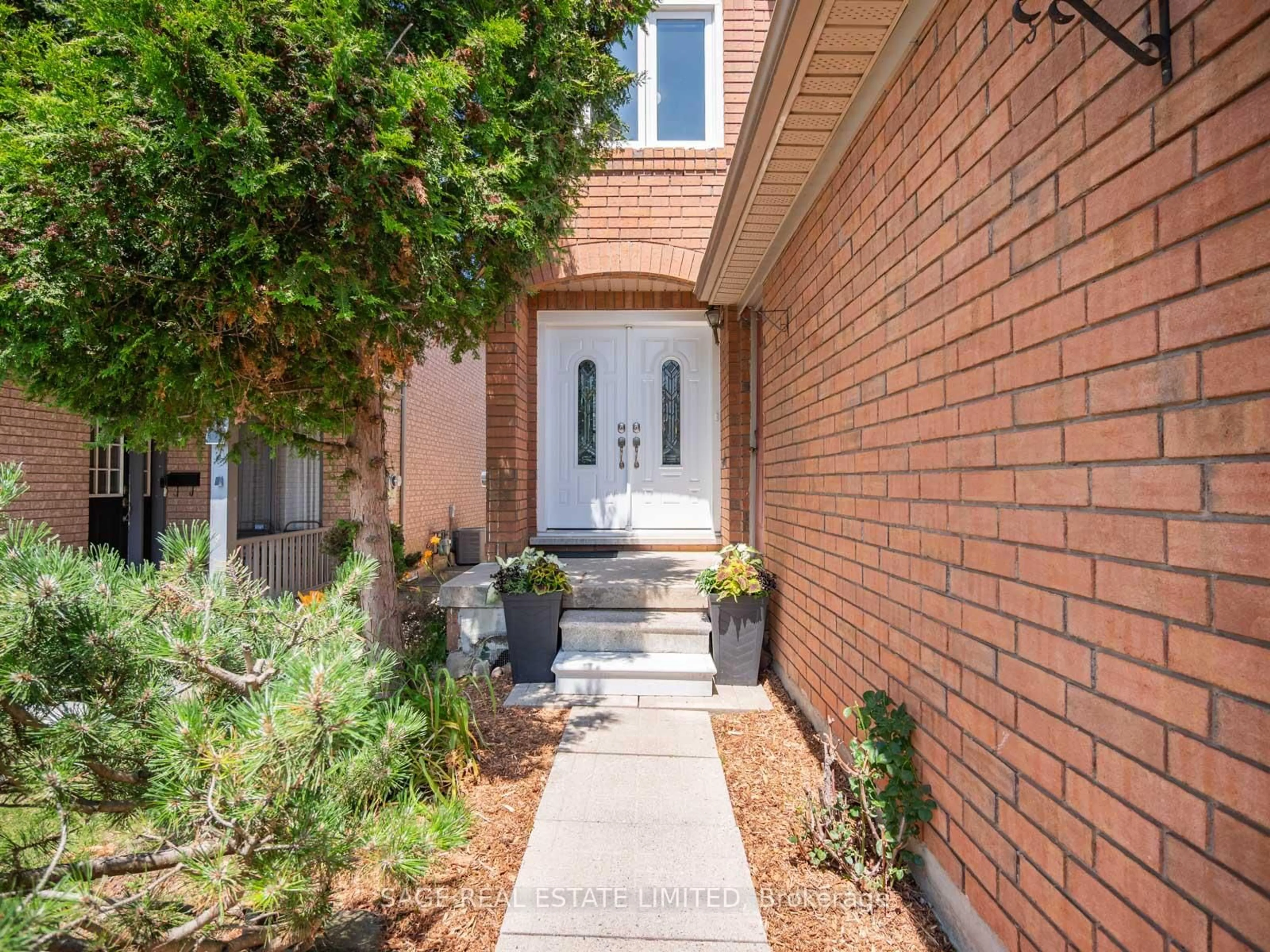 Home with brick exterior material, street for 7093 BLACK WALNUT Tr, Mississauga Ontario L5N 7N6
