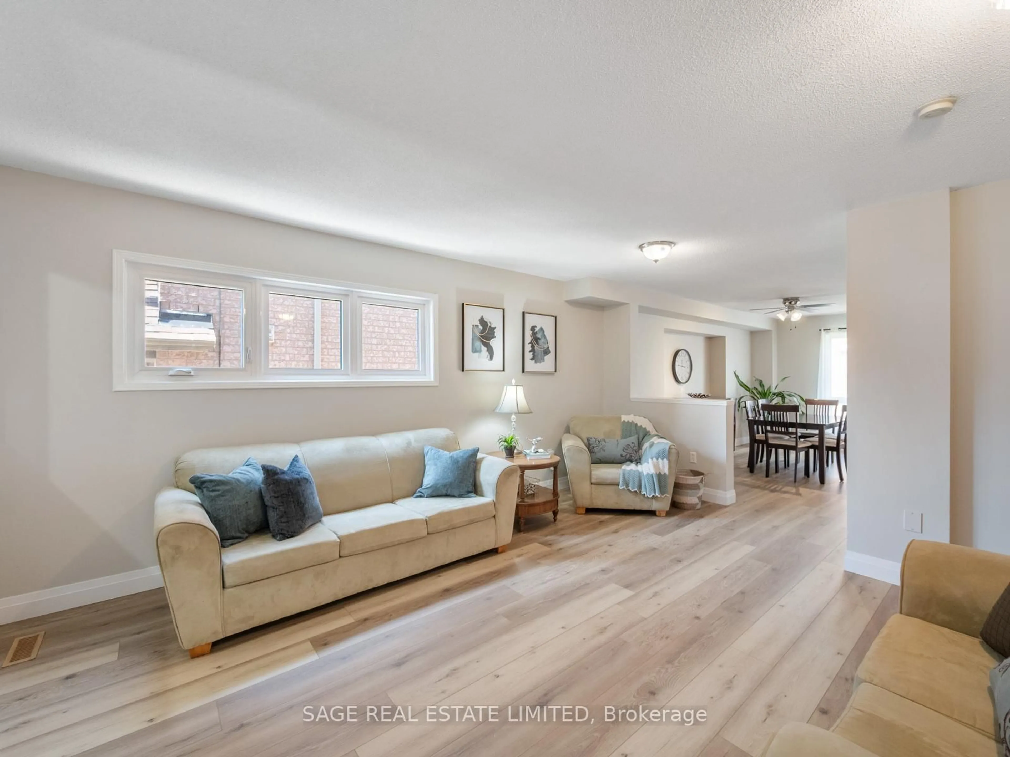 Living room with furniture, unknown for 7093 BLACK WALNUT Tr, Mississauga Ontario L5N 7N6