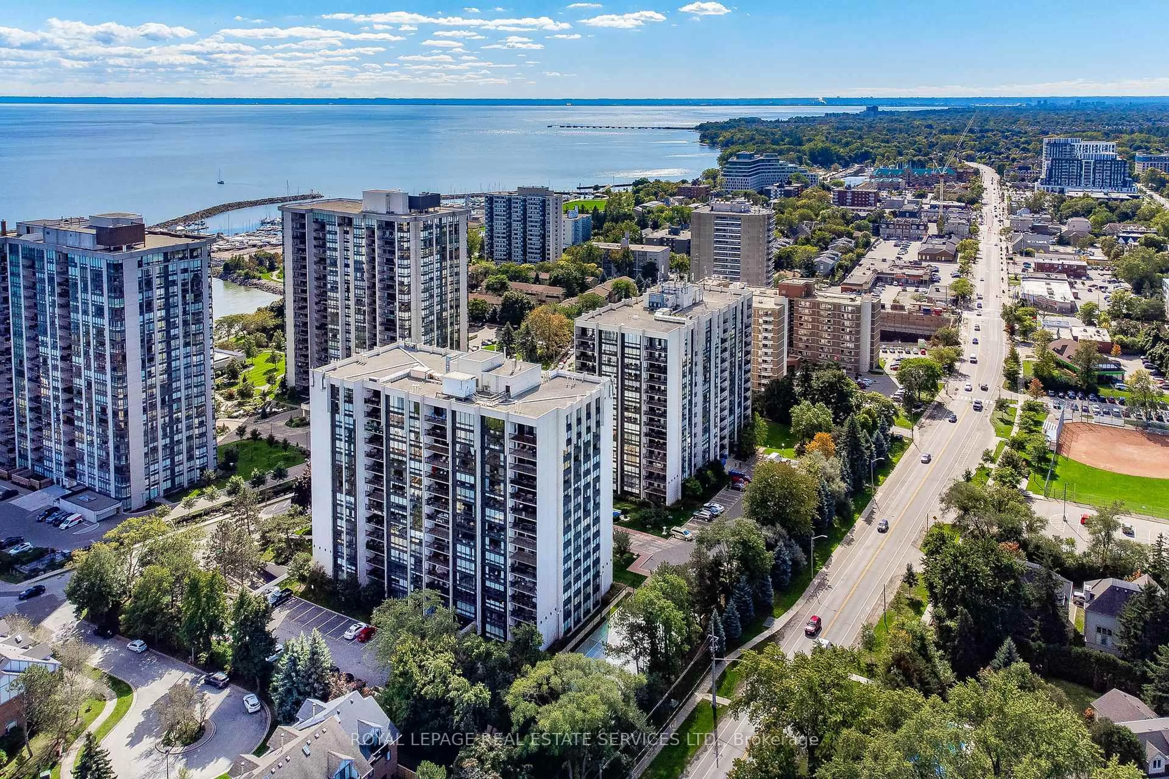 A pic from outside/outdoor area/front of a property/back of a property/a pic from drone, city buildings view from balcony for 2175 Marine Dr #1006, Oakville Ontario L6L 5L5