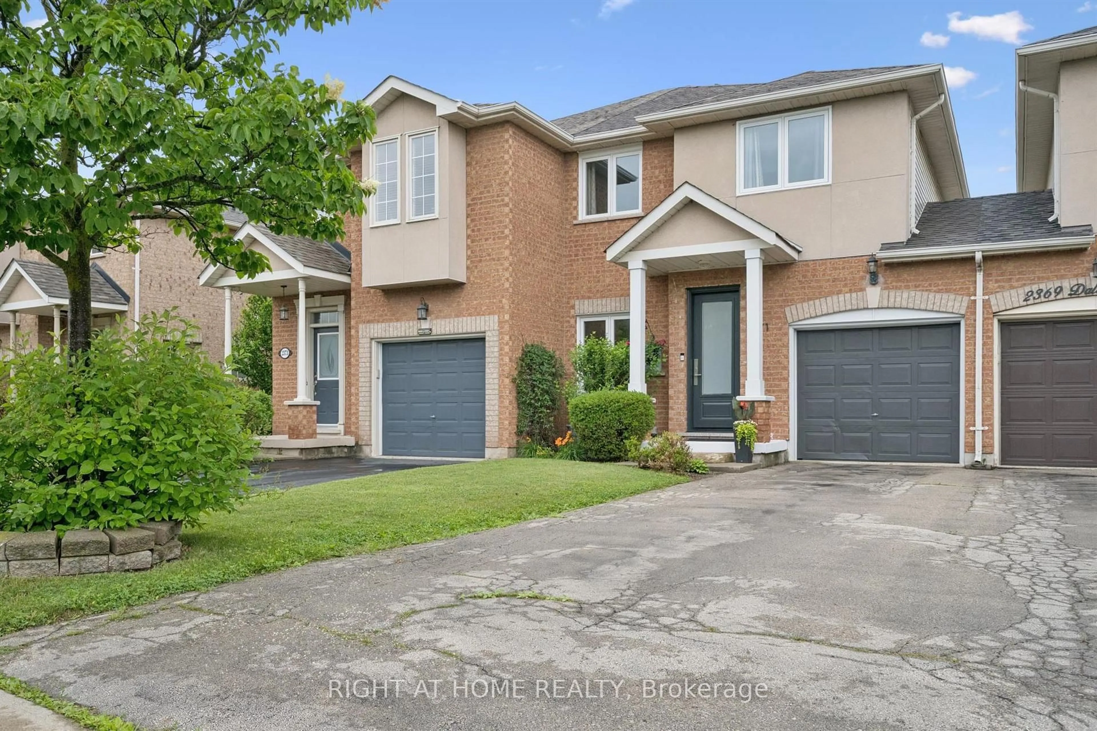 Home with brick exterior material, street for 2371 Dalebrook Dr, Oakville Ontario L6H 6K4