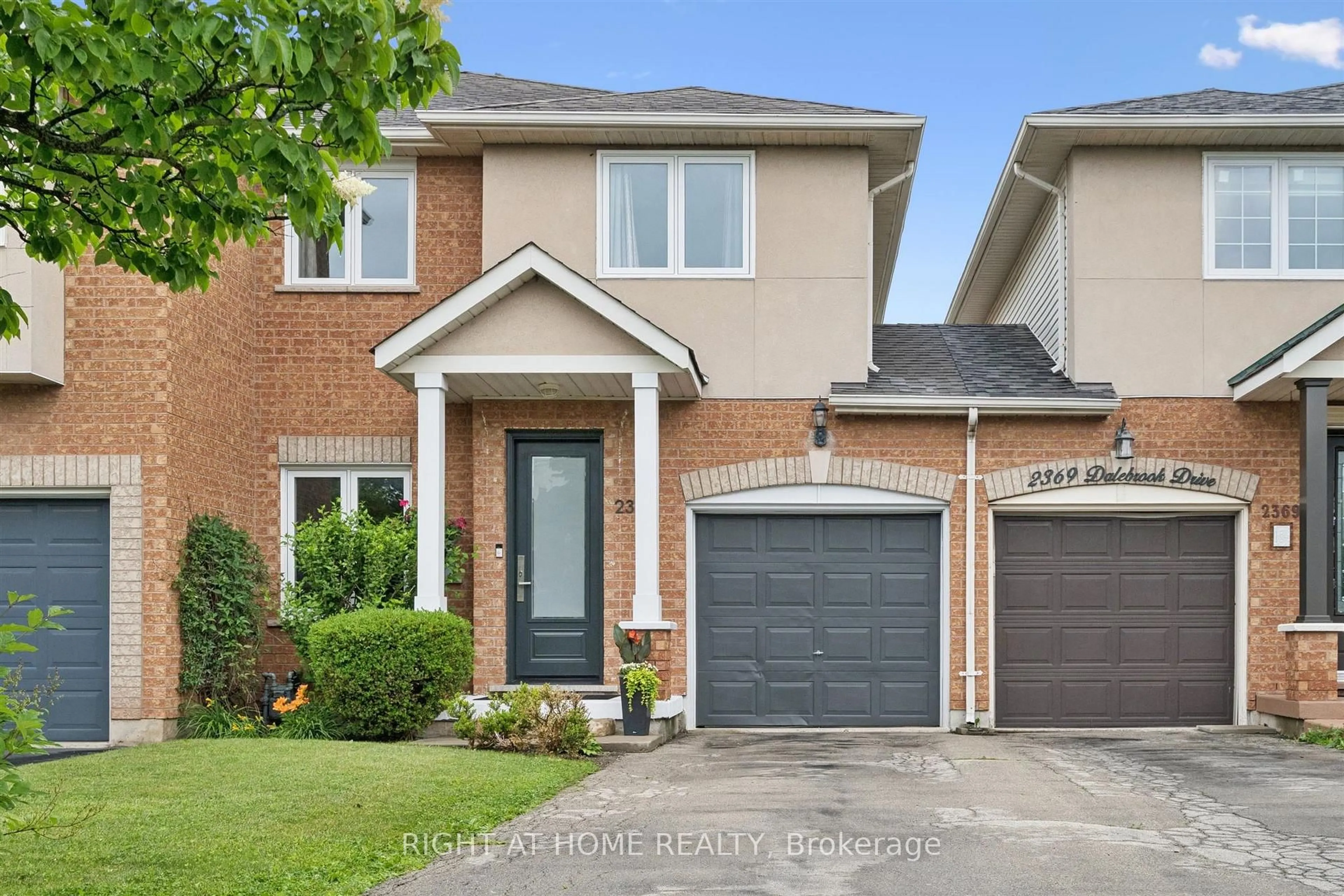 Home with brick exterior material, street for 2371 Dalebrook Dr, Oakville Ontario L6H 6K4