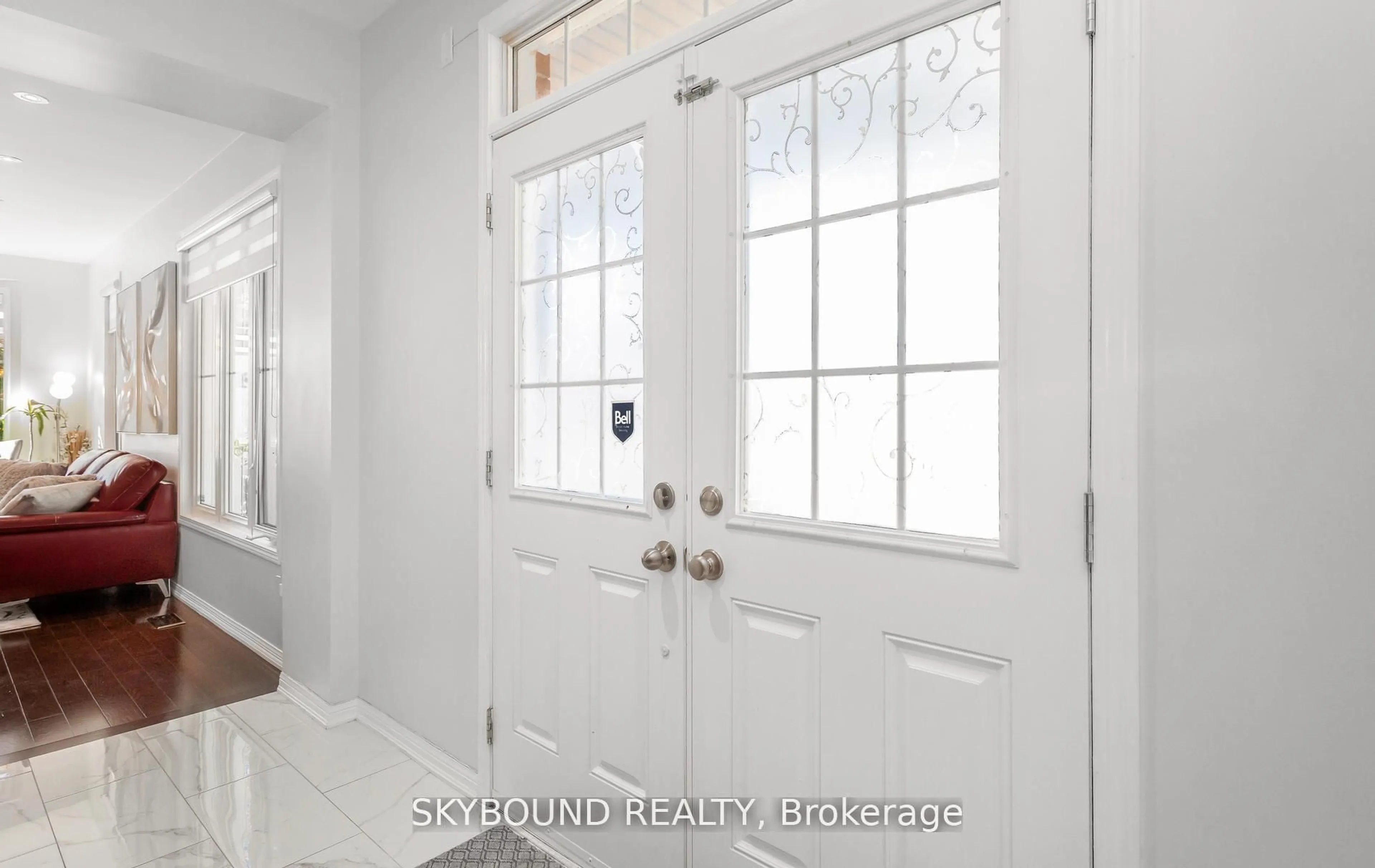 Indoor entryway for 308 Mcdougall Cross, Milton Ontario L9T 0N6