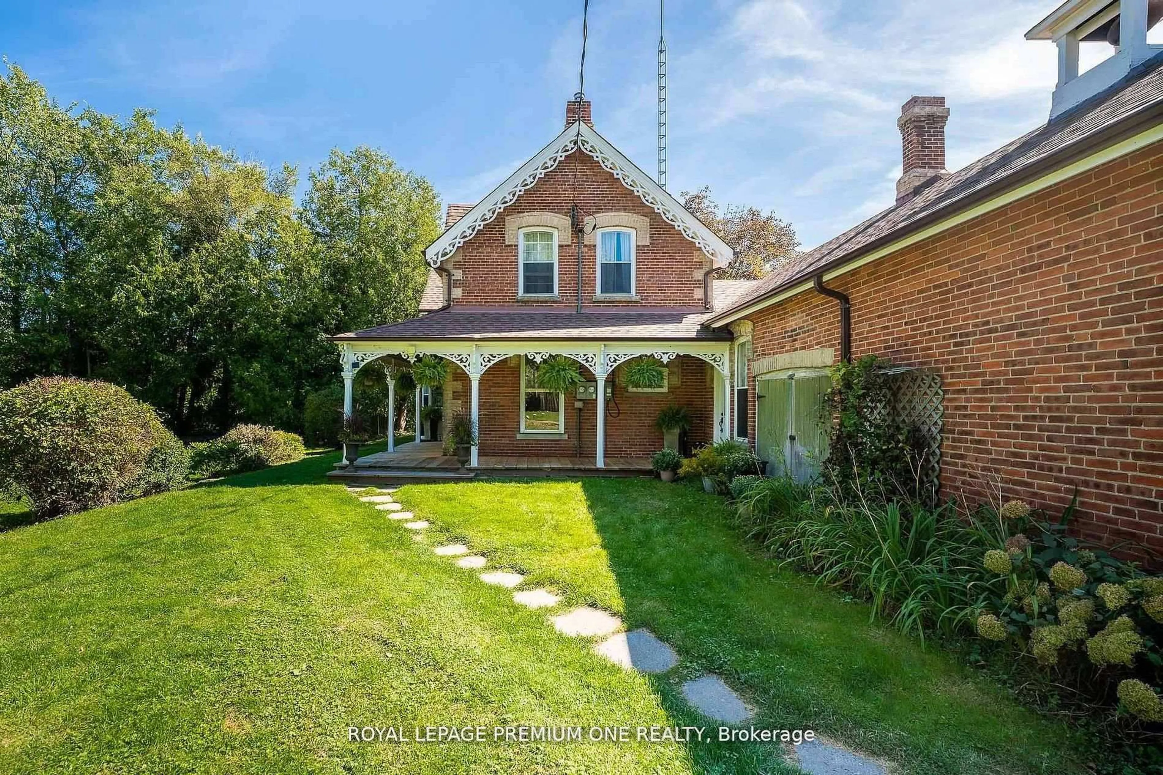 A pic from outside/outdoor area/front of a property/back of a property/a pic from drone, street for 14650 Heart Lake Rd, Caledon Ontario L7C 2J7