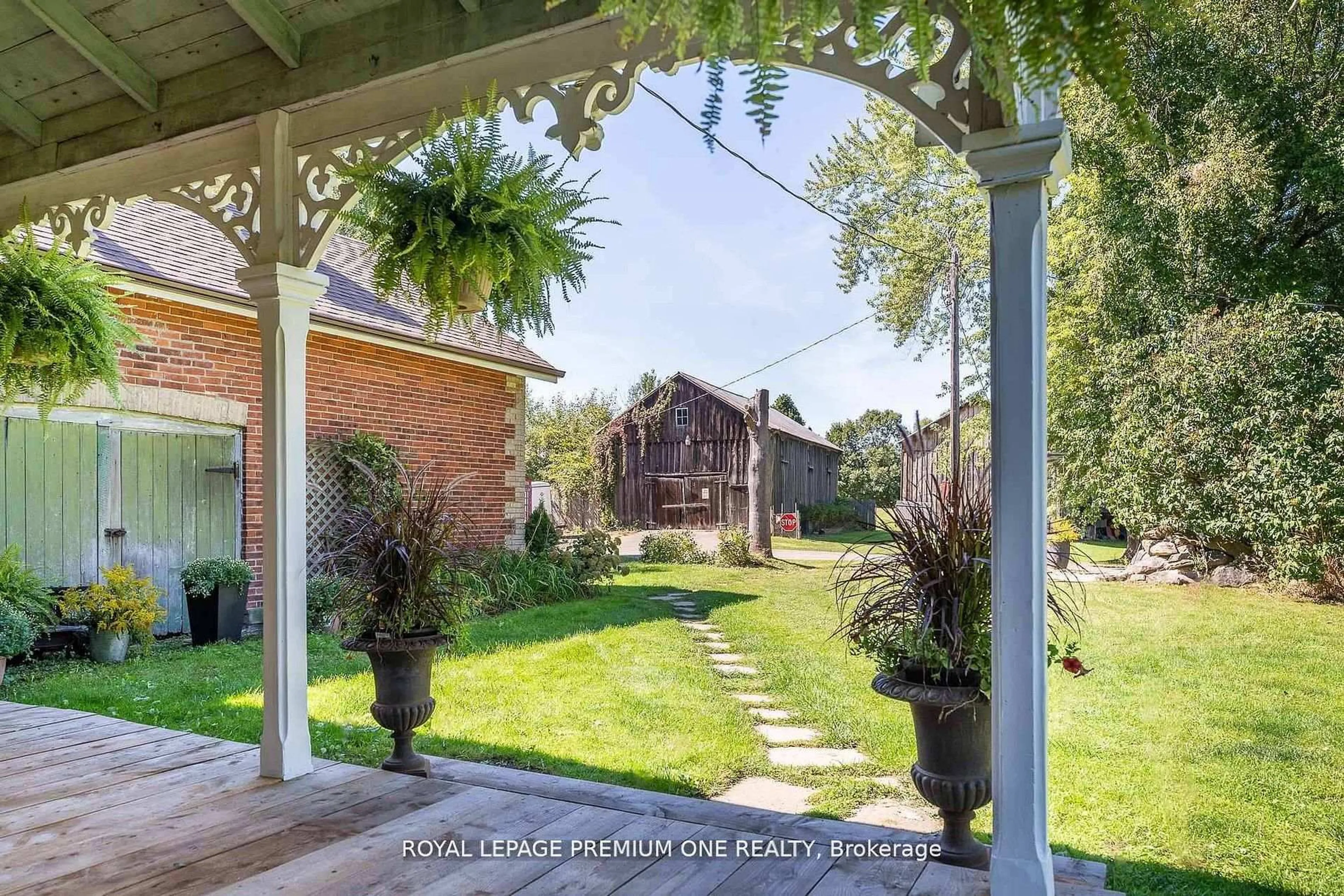 Patio, street for 14650 Heart Lake Rd, Caledon Ontario L7C 2J7