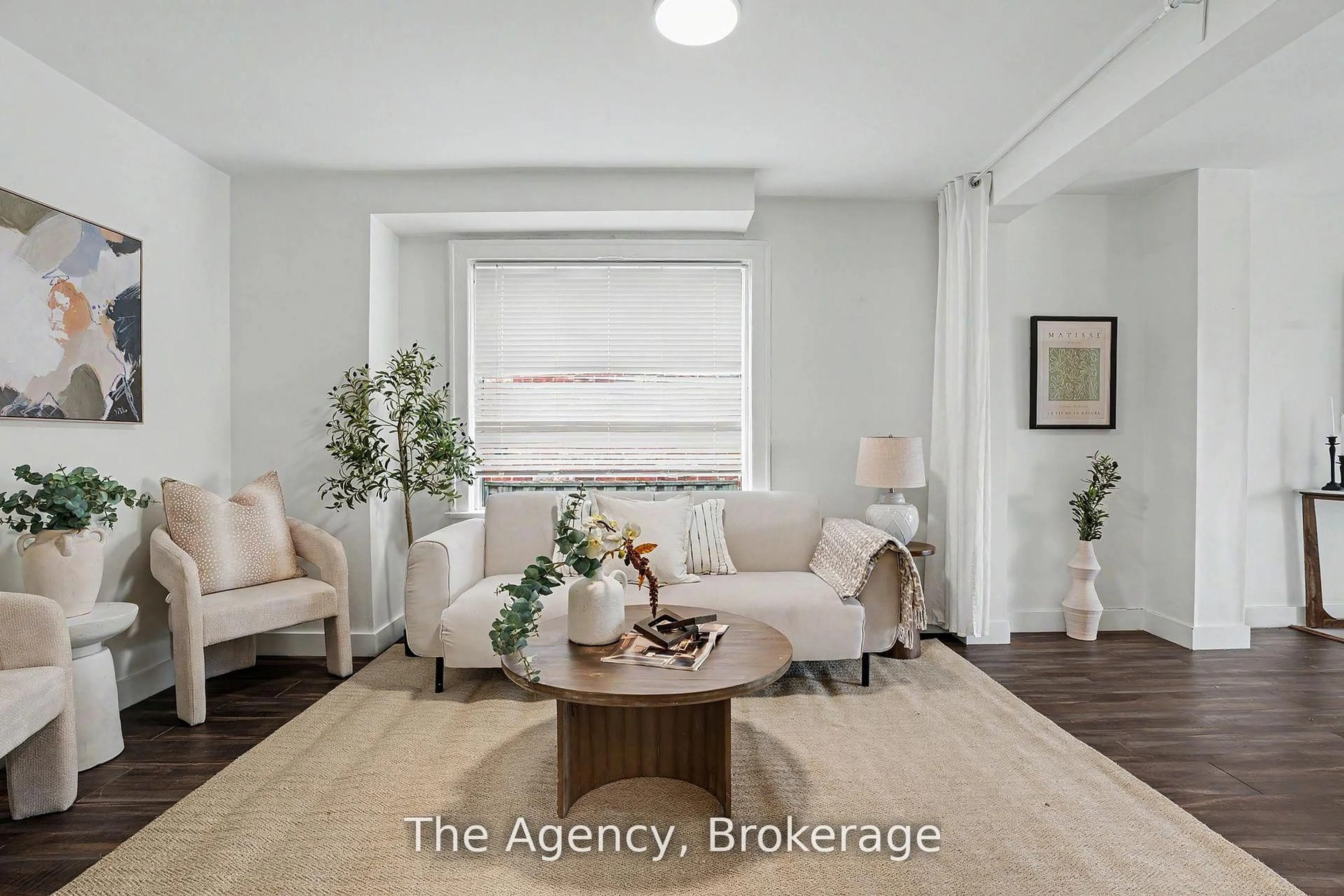 A pic of a room for 881 Lakeshore Rd, Mississauga Ontario L5E 1E2