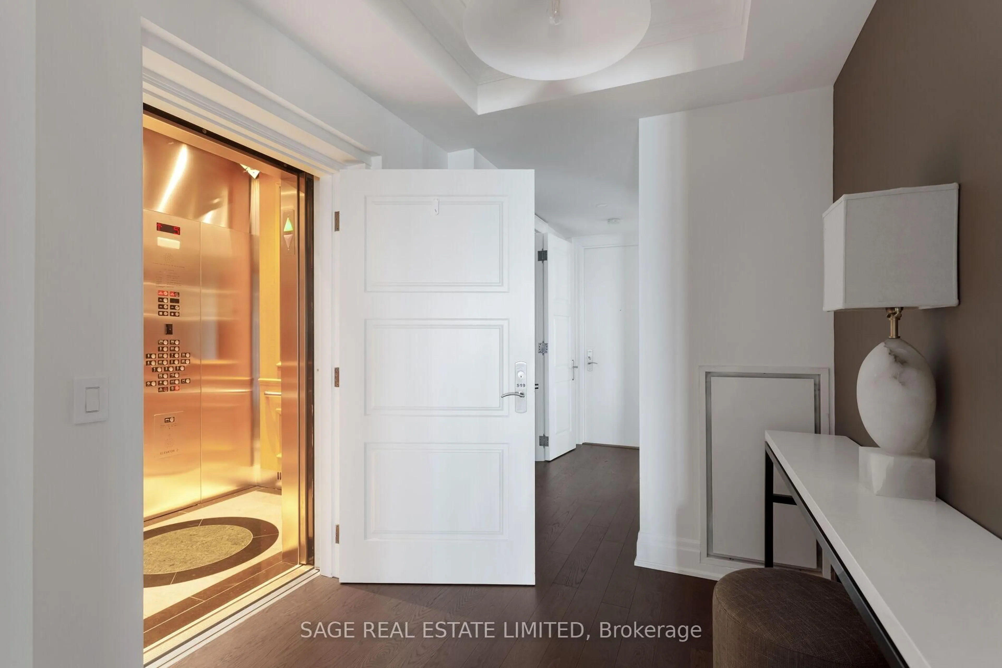 Indoor entryway for 2095 Lake Shore Blvd #519, Toronto Ontario M8V 4G4