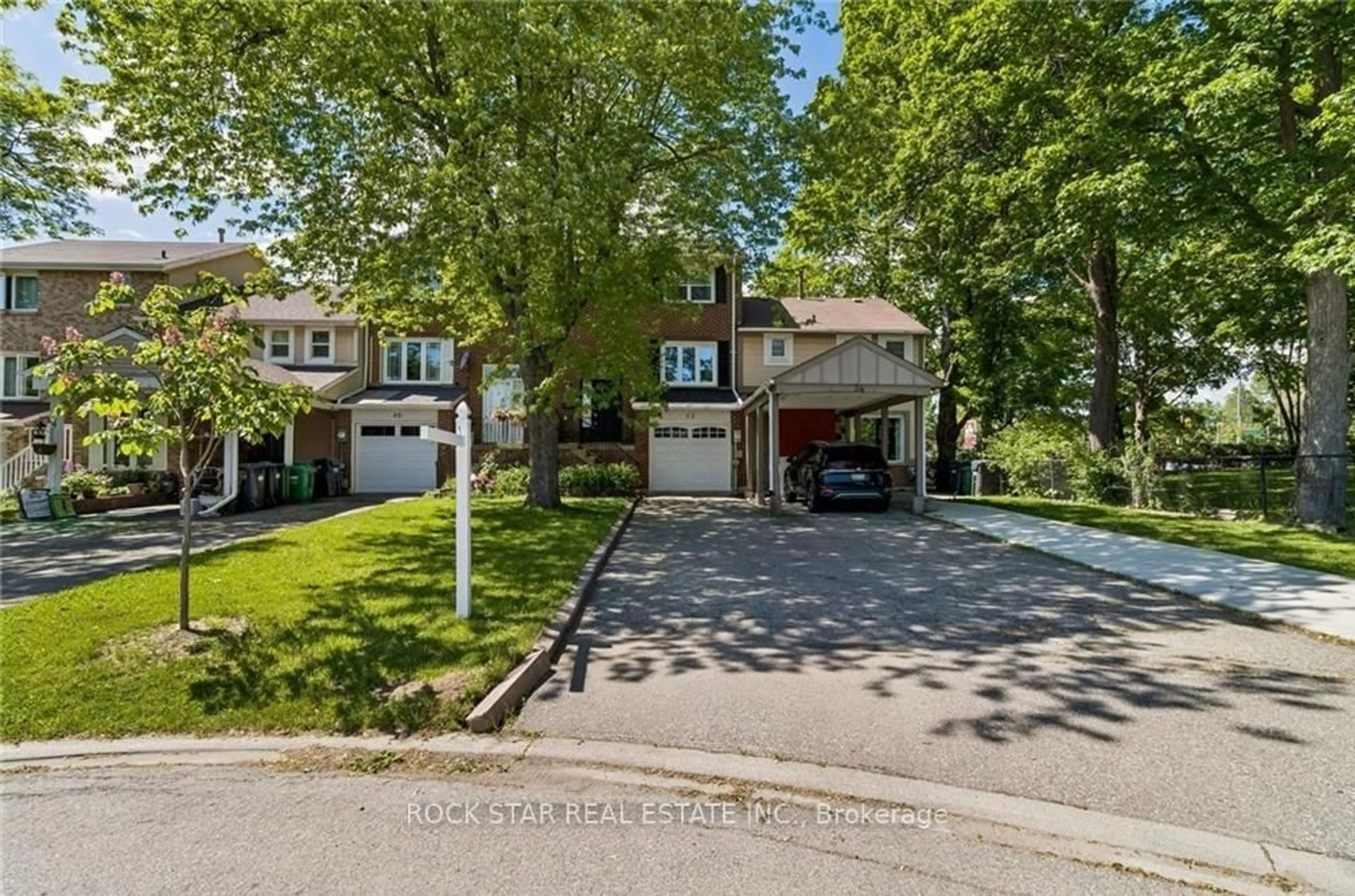 A pic from outside/outdoor area/front of a property/back of a property/a pic from drone, street for 32 Lansing Sq, Brampton Ontario L6Z 1E6