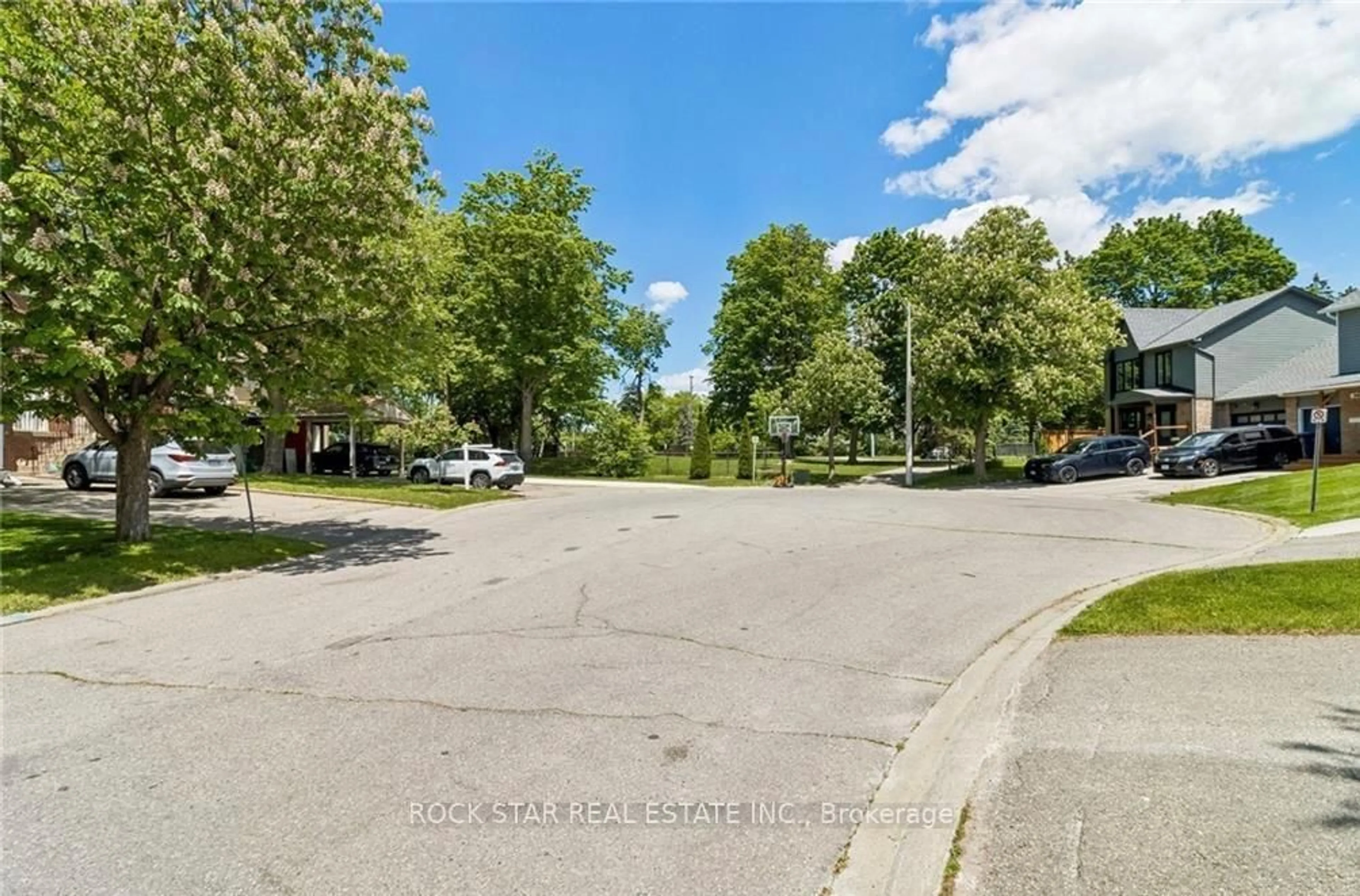 Parking for 32 Lansing Sq, Brampton Ontario L6Z 1E6