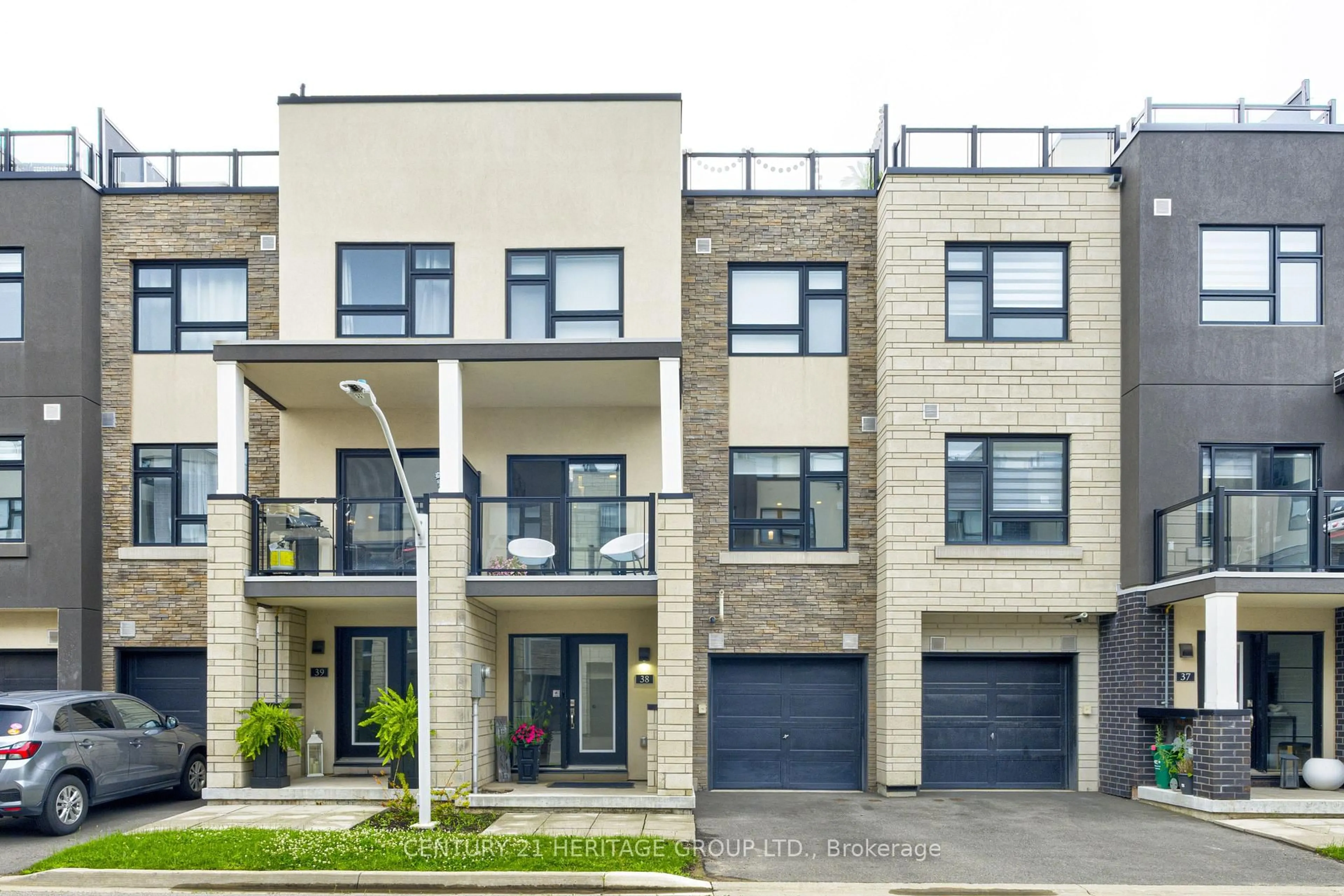 Home with brick exterior material, street for 1121 Cooke Blvd #38, Burlington Ontario L7T 0C4