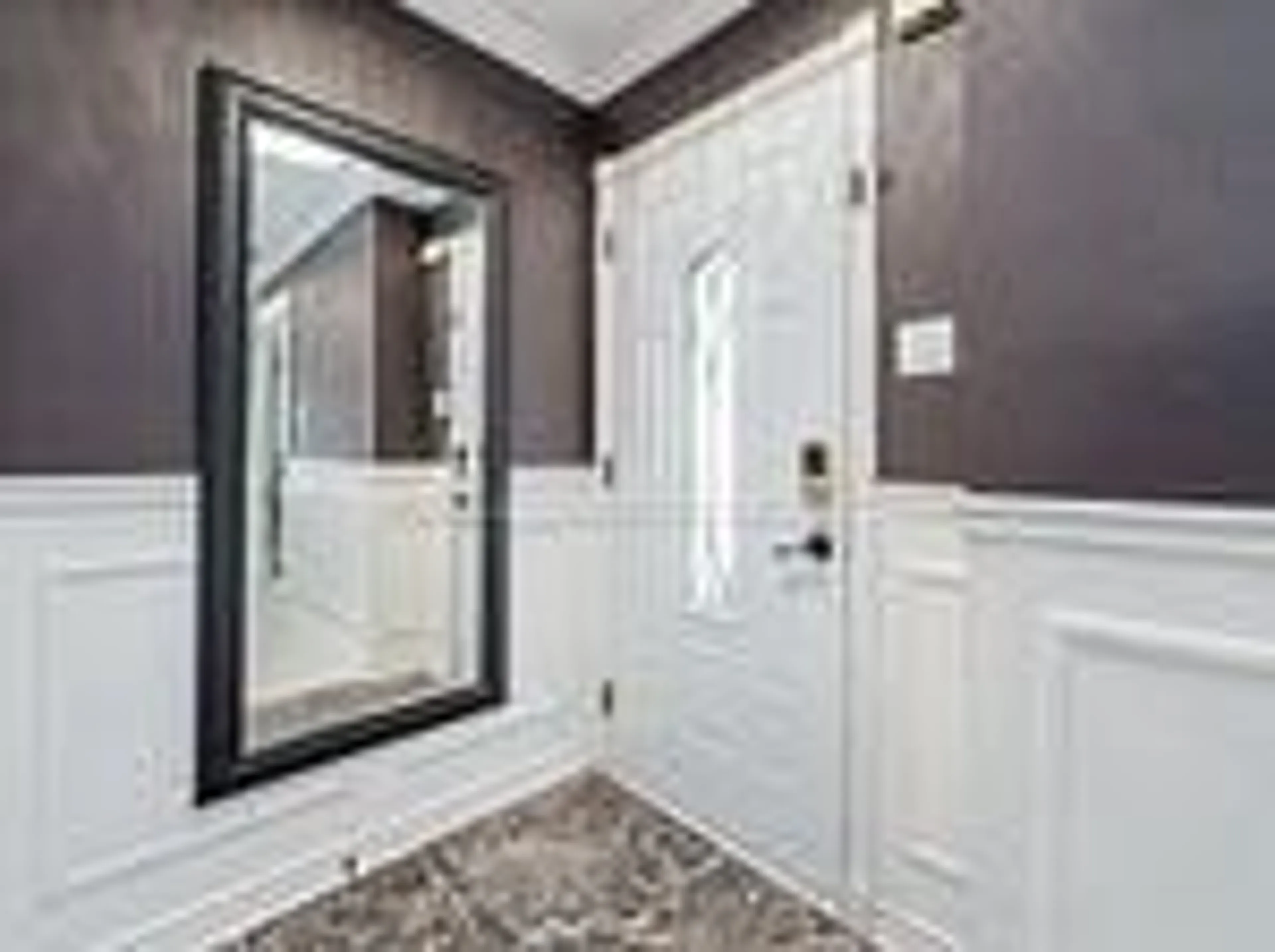 Indoor entryway for 7267 Windbreak Crt, Mississauga Ontario L5N 6K6