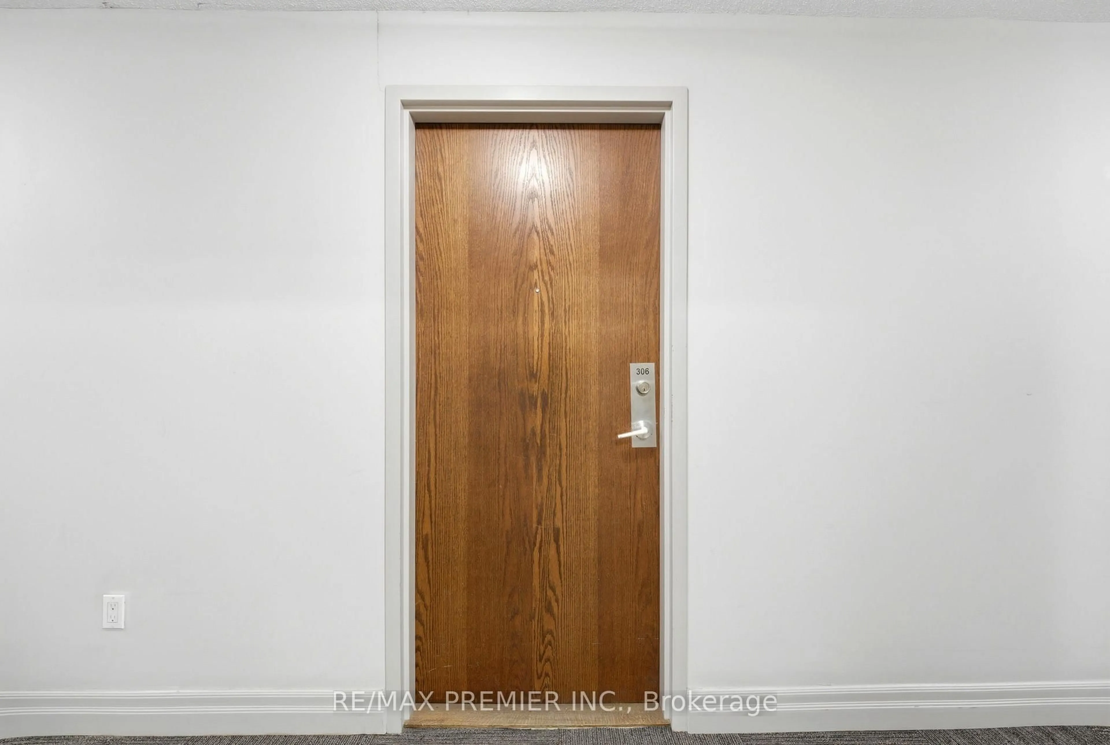 Indoor foyer for 2772 Keele St #306, Toronto Ontario M3M 0A3