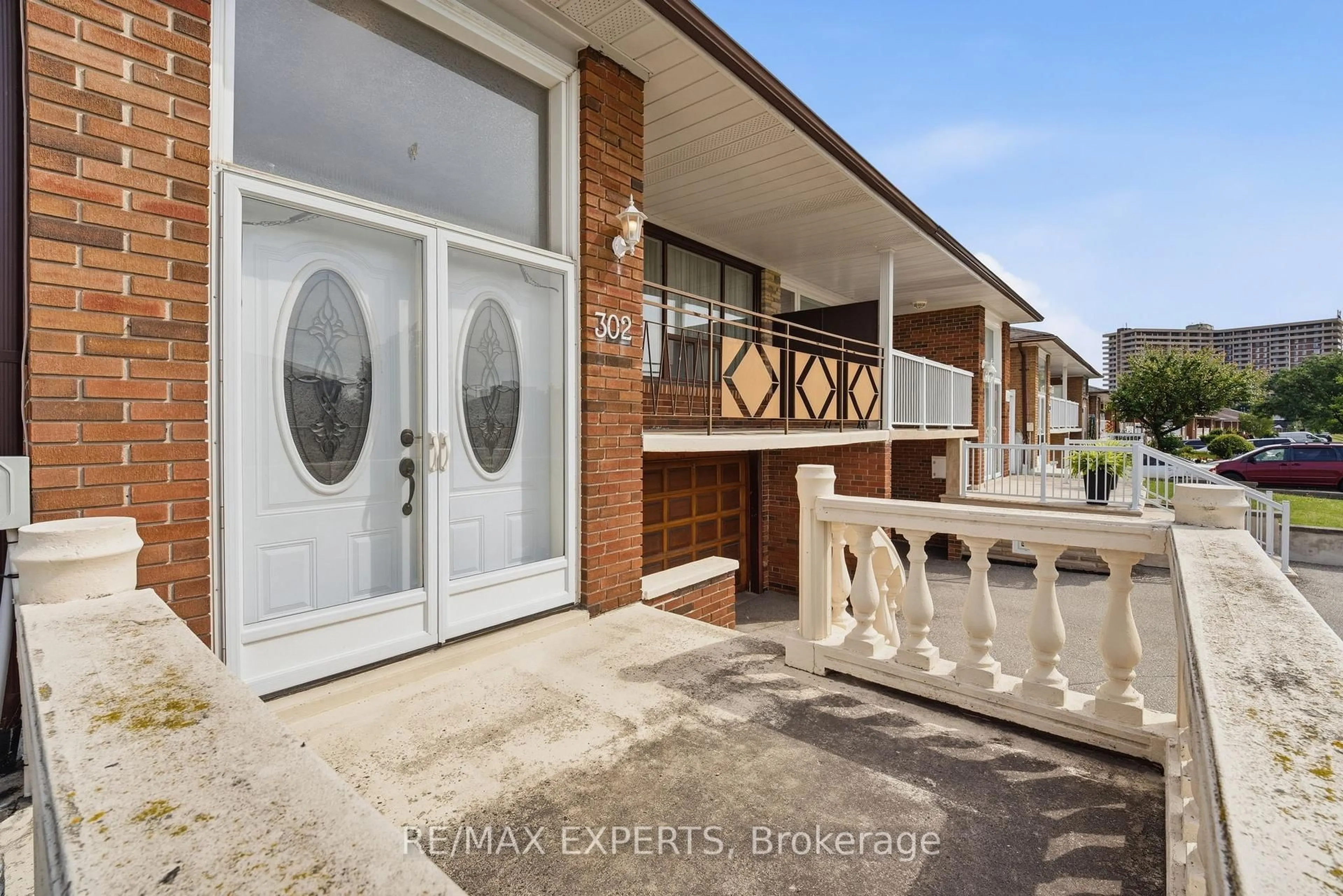 Unknown for 302 Hullmar Dr, Toronto Ontario M3N 2G1