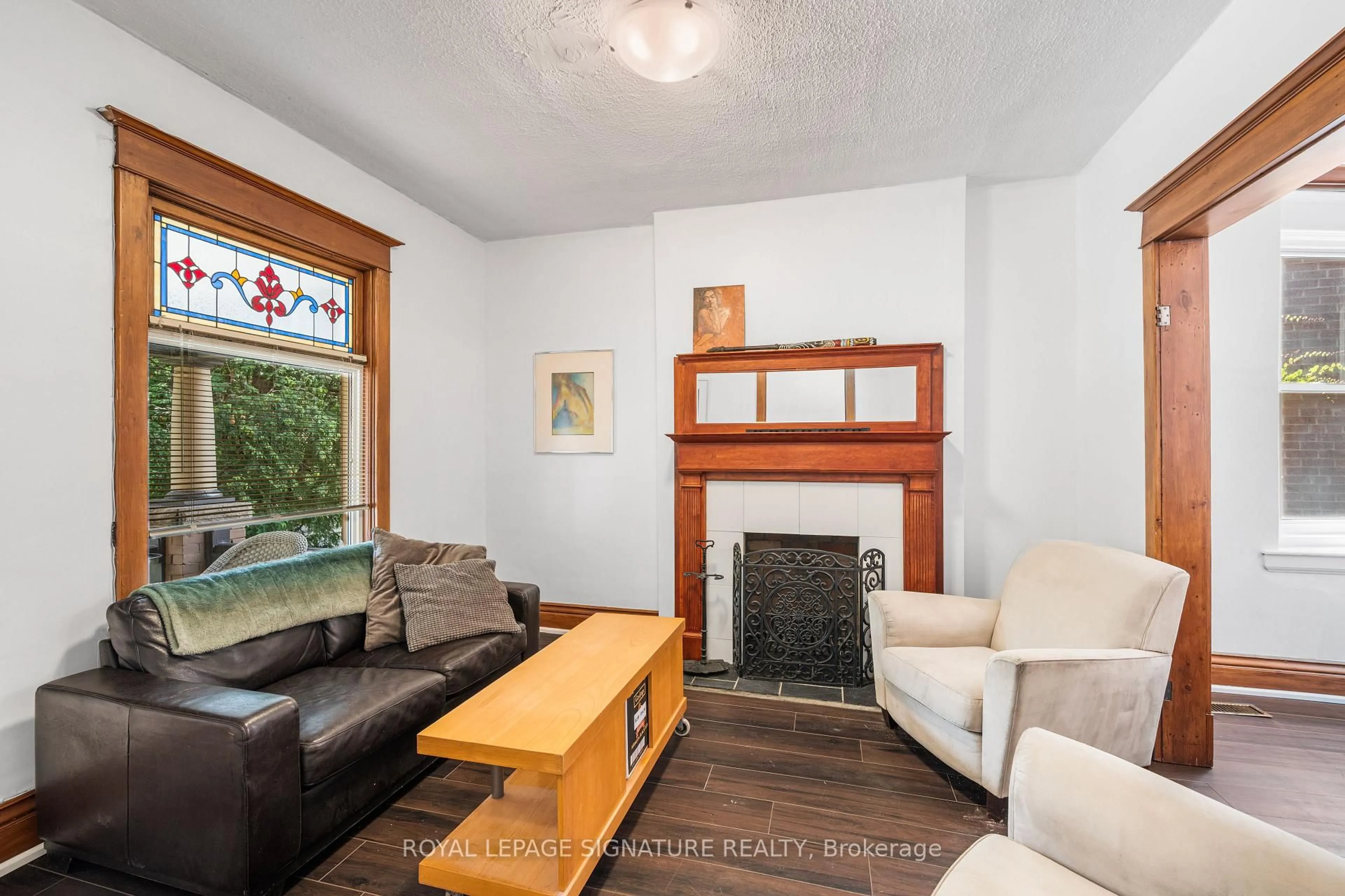 Living room with furniture, unknown for 72 Gwynne Ave, Toronto Ontario M6K 2C4
