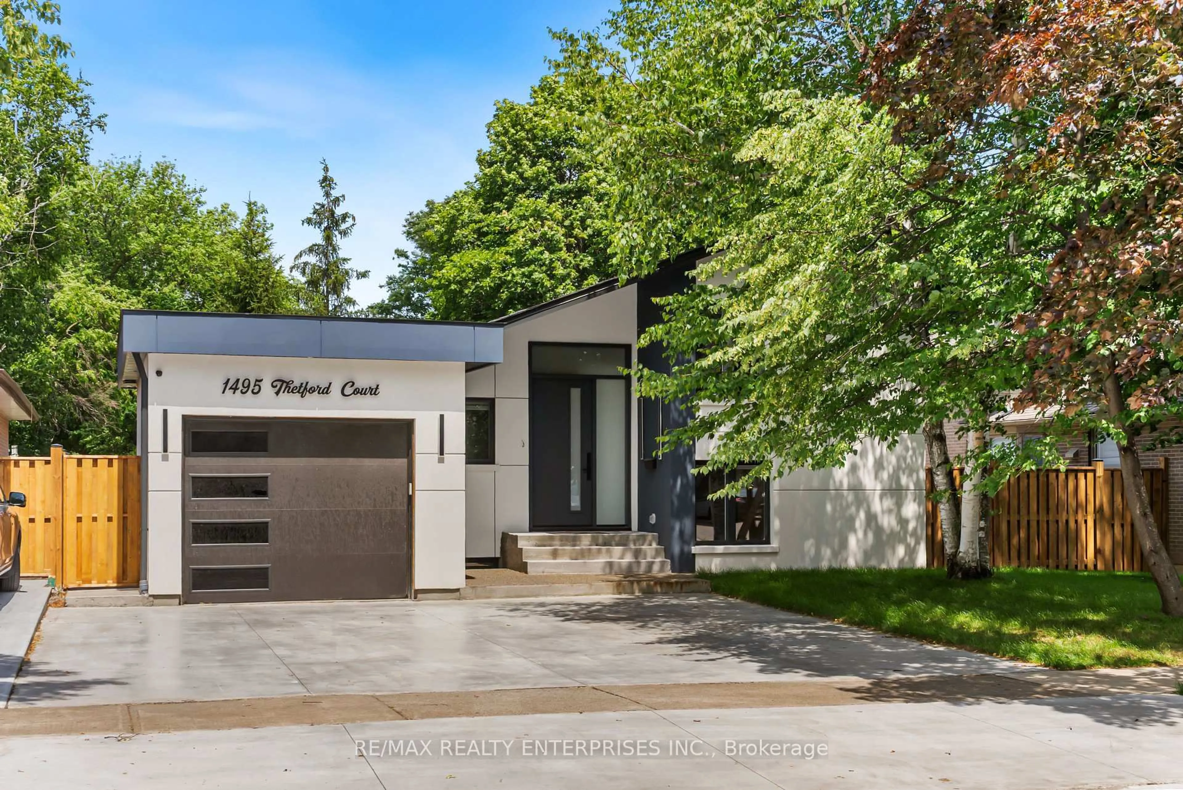 Home with brick exterior material, street for 1495 Thetford Crt, Mississauga Ontario L5J 3N2