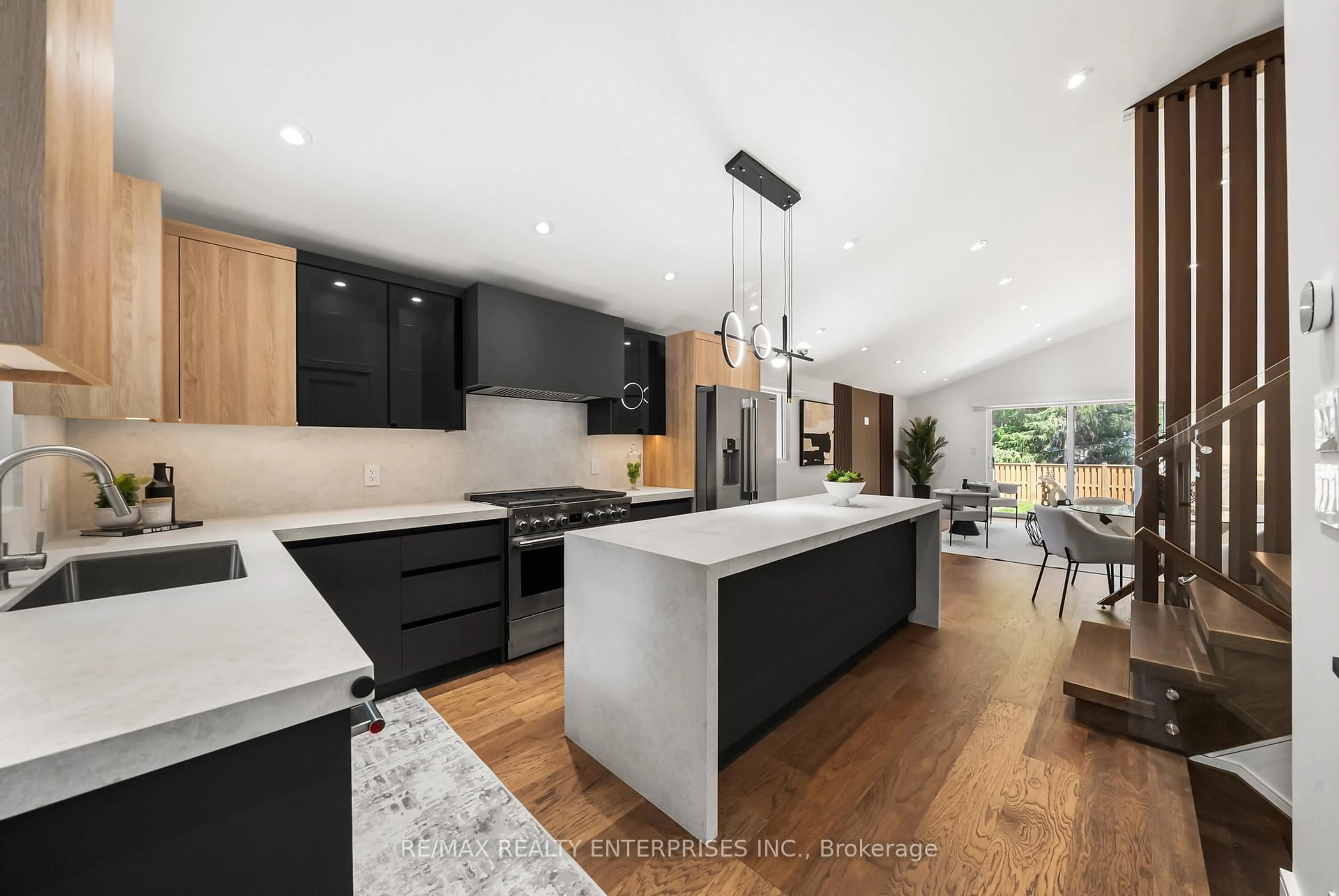 Contemporary kitchen, unknown for 1495 Thetford Crt, Mississauga Ontario L5J 3N2