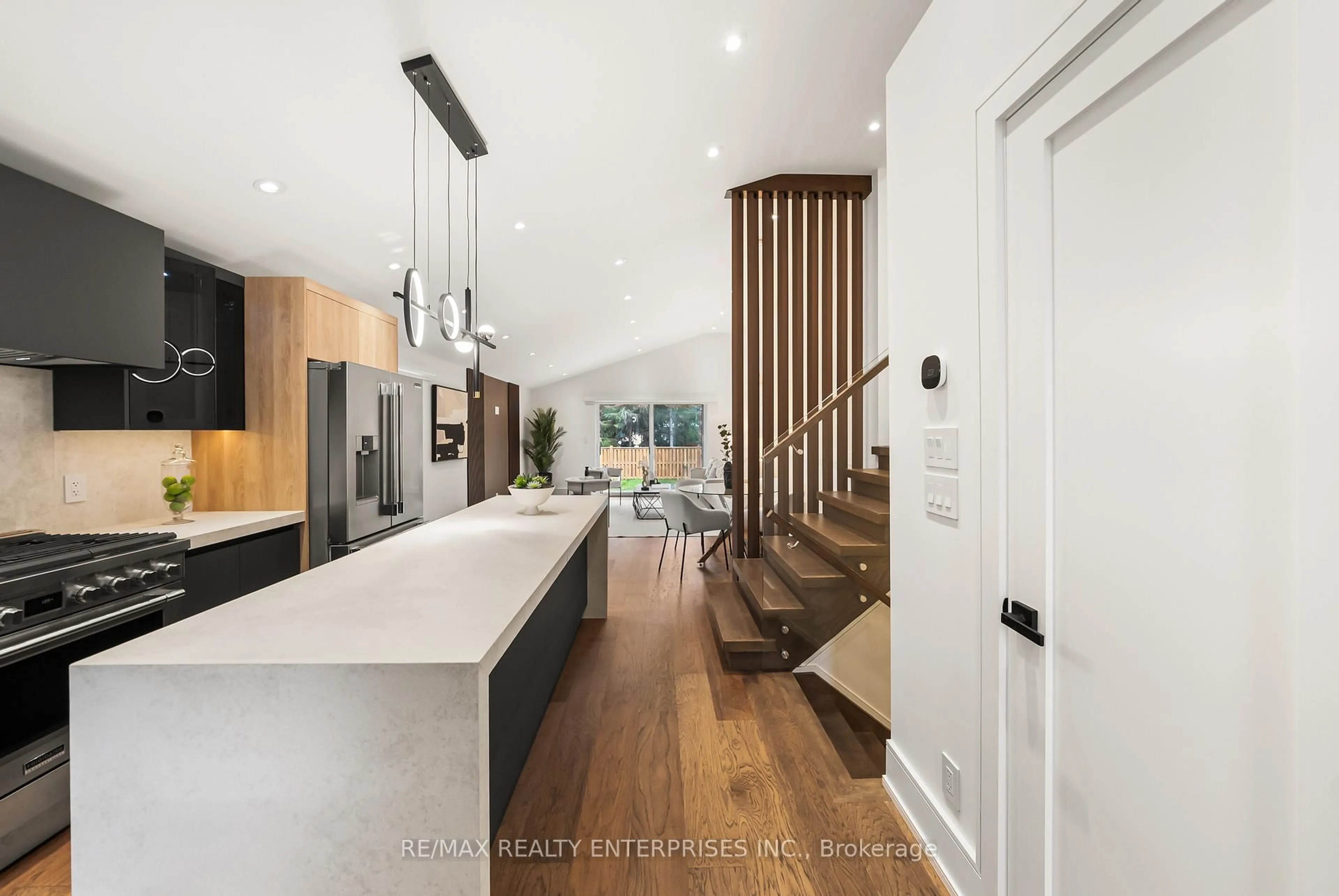 Contemporary kitchen, unknown for 1495 Thetford Crt, Mississauga Ontario L5J 3N2