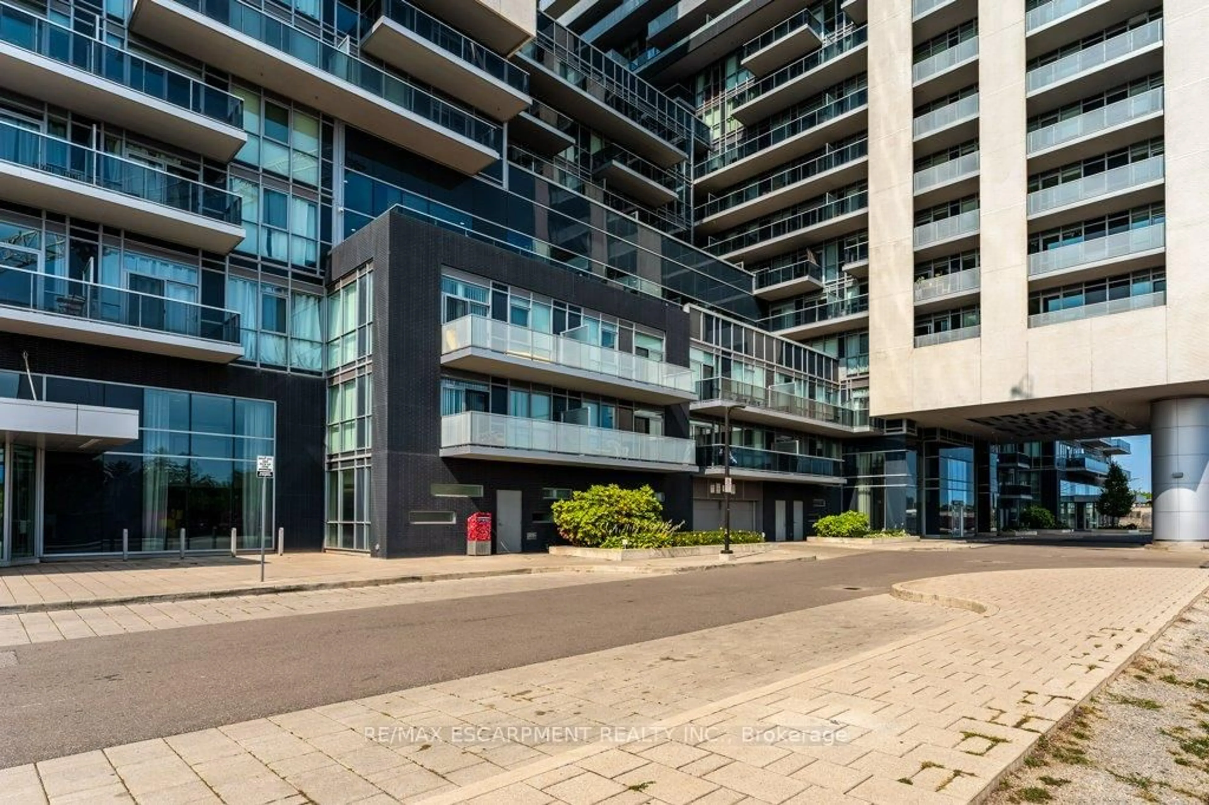 Unknown for 2087 Fairview St #1304, Burlington Ontario L7R 0E5