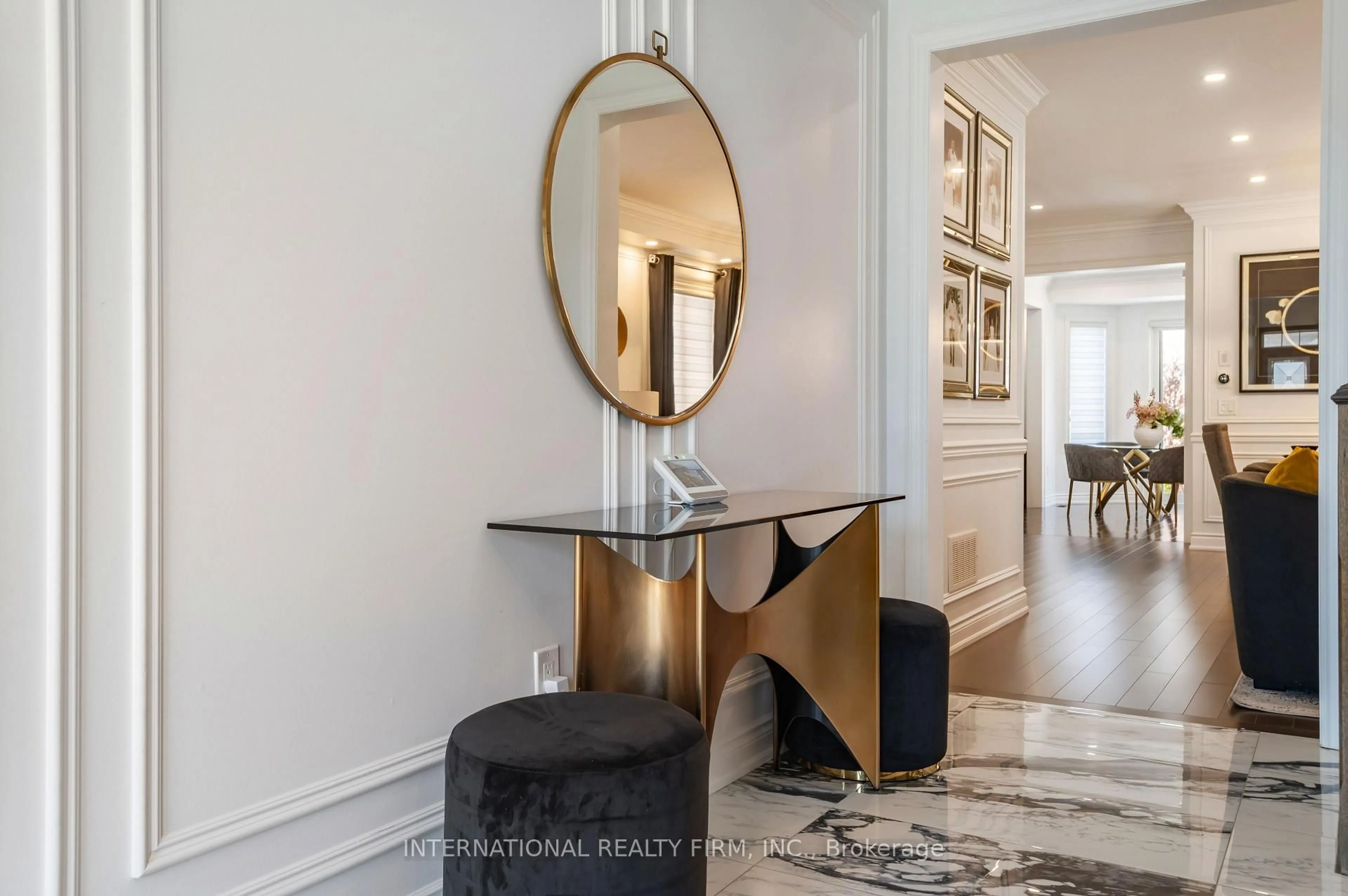 Indoor entryway for 233 Etheridge Ave, Milton Ontario L9E 1H6