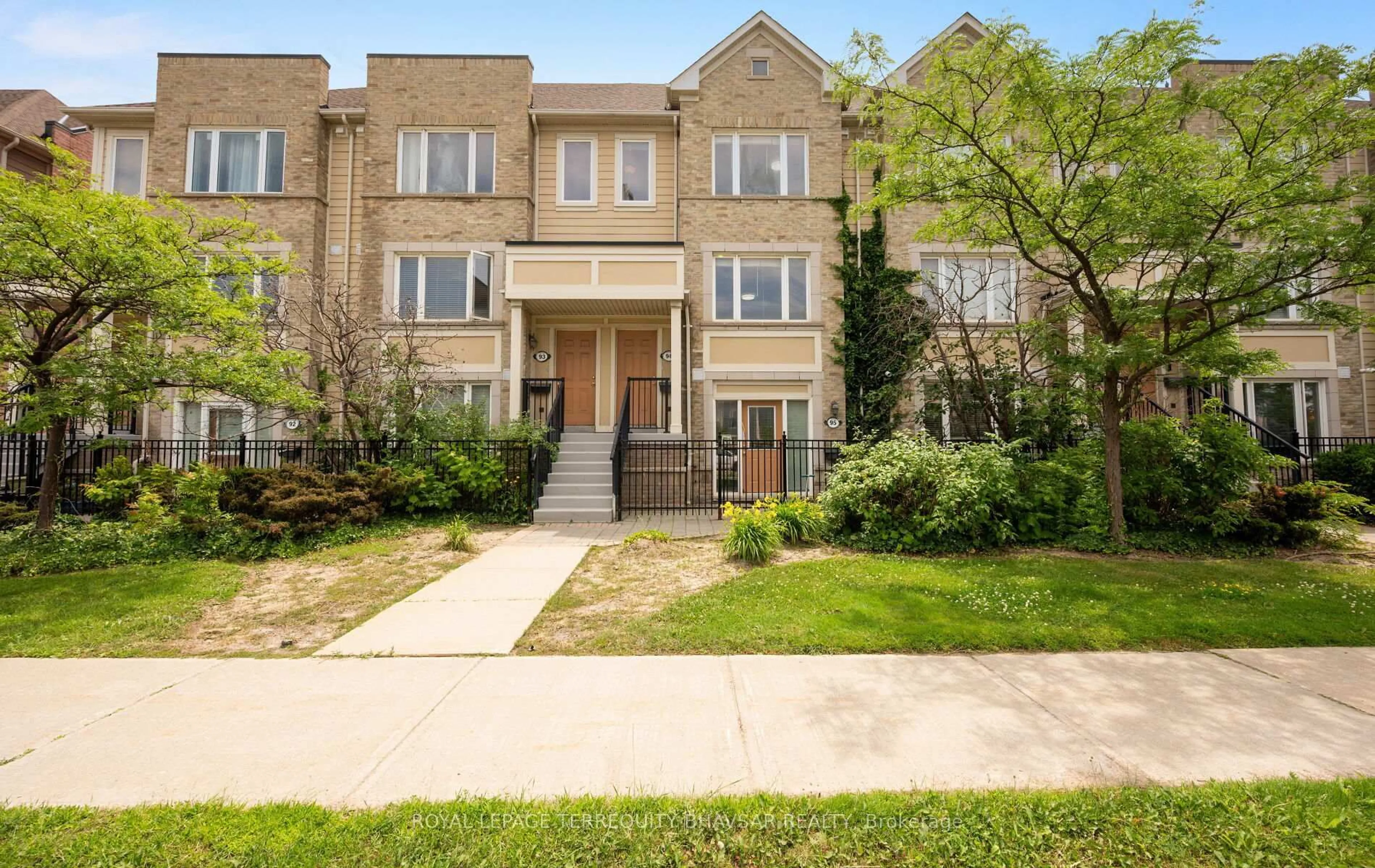 Home with brick exterior material, street for 3098 Eglinton Ave #94, Mississauga Ontario L5M 8C5