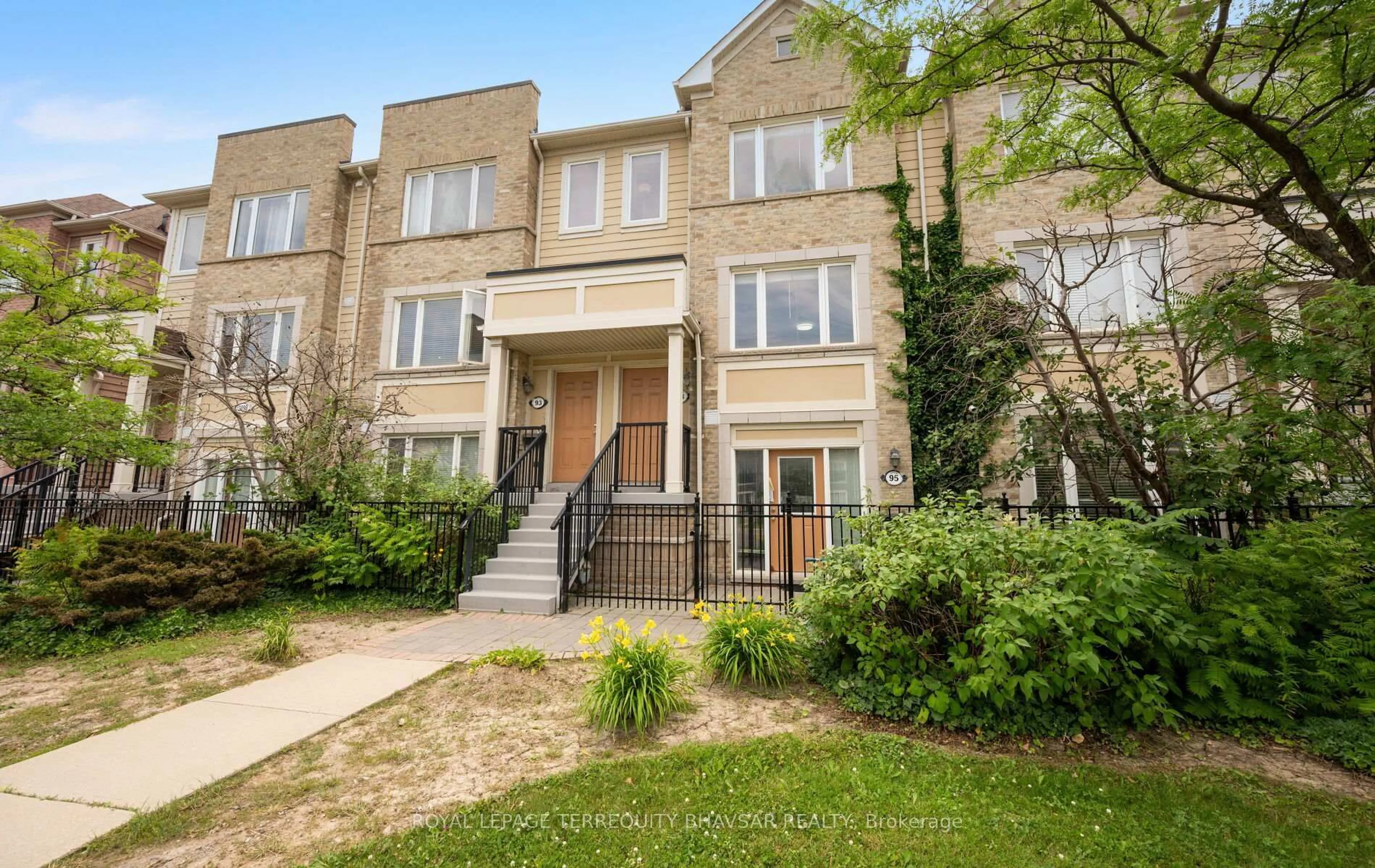 Home with brick exterior material, street for 3098 Eglinton Ave #94, Mississauga Ontario L5M 8C5