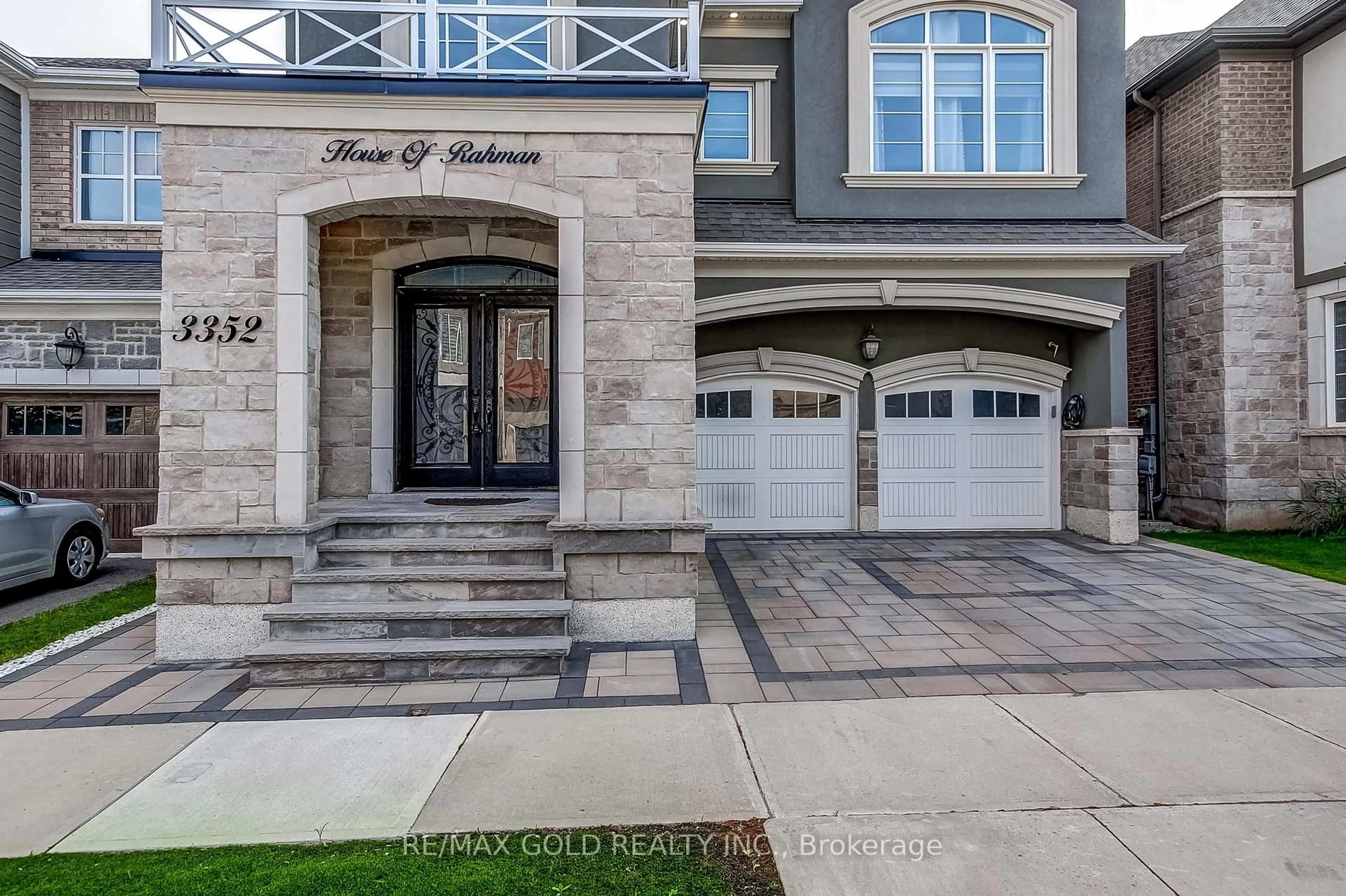 Indoor entryway for 3352 Vernon Powell Dr, Oakville Ontario L6H 0Y4