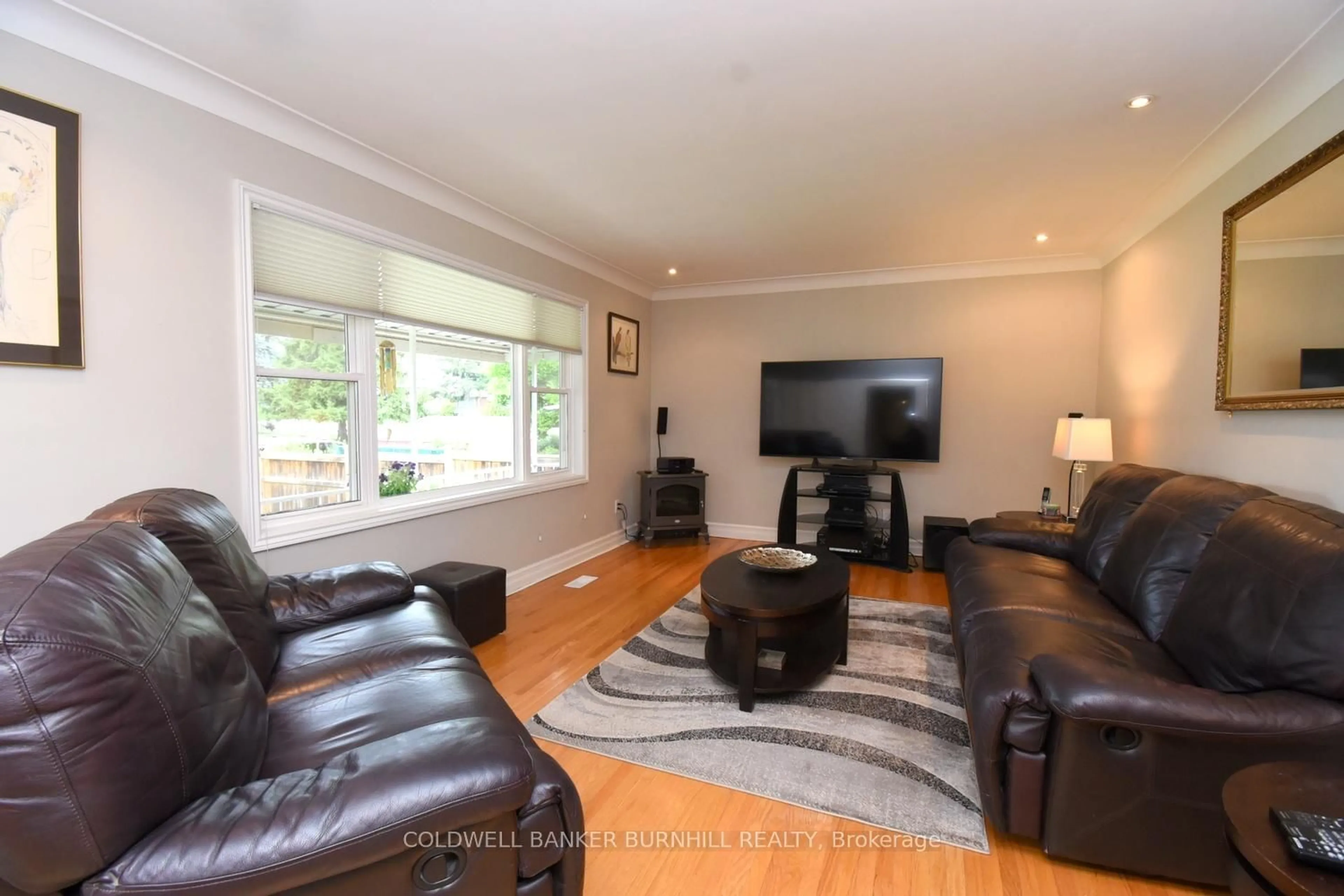 Living room with furniture, wood/laminate floor for 1087 Maplehurst Ave, Burlington Ontario L7T 3G3