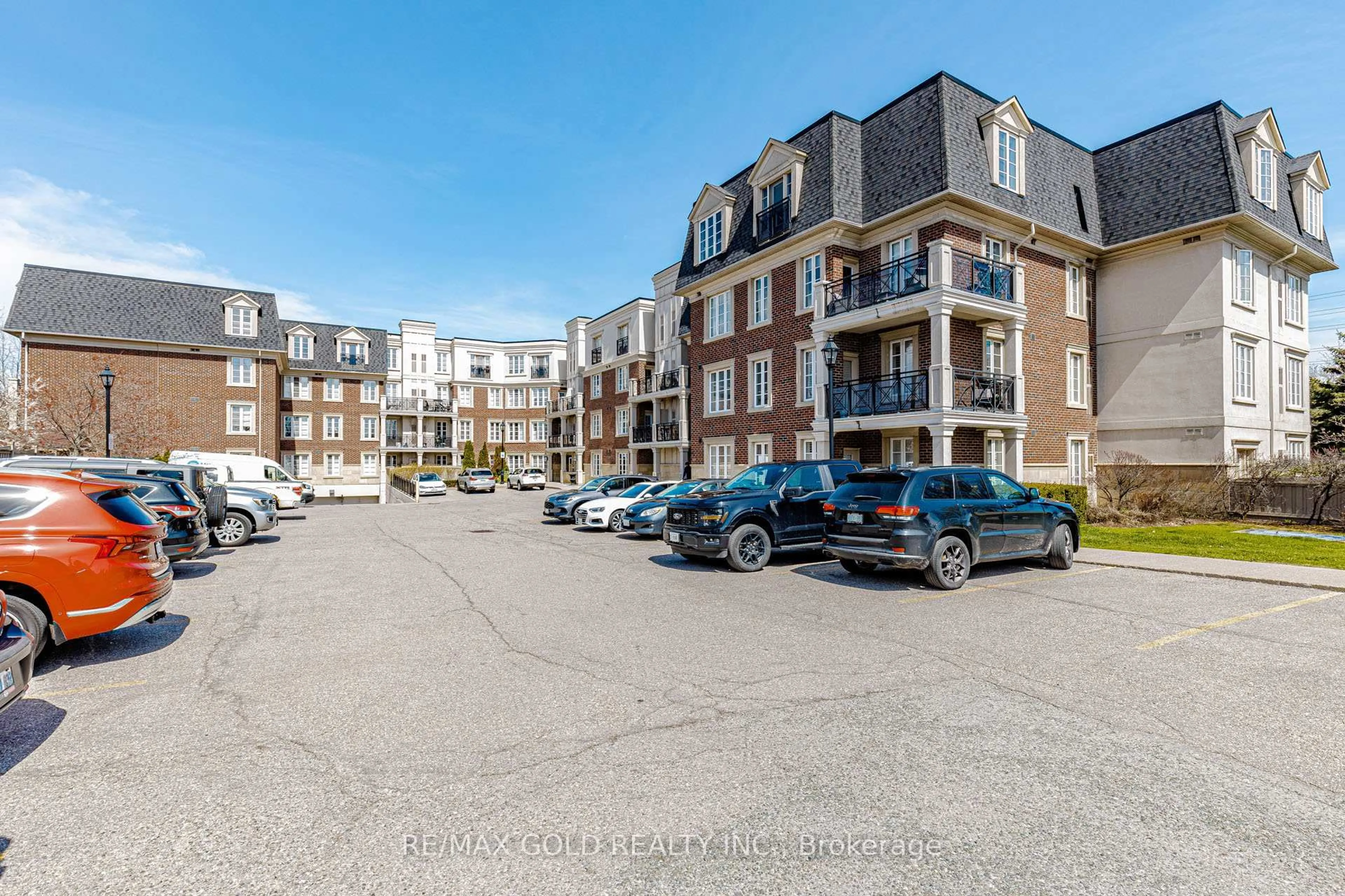 A pic from outside/outdoor area/front of a property/back of a property/a pic from drone, street for 3351 Cawthra Rd #223, Mississauga Ontario L5A 4N5