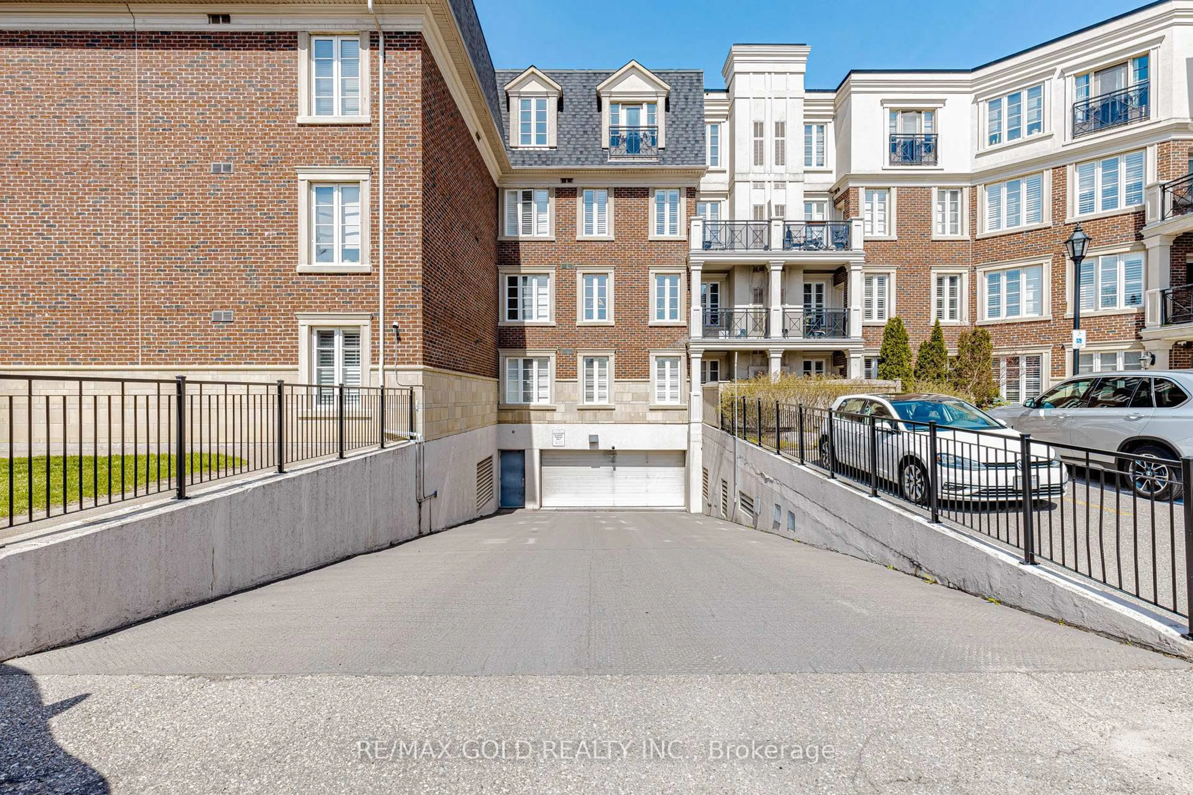 Unknown for 3351 Cawthra Rd #223, Mississauga Ontario L5A 4N5