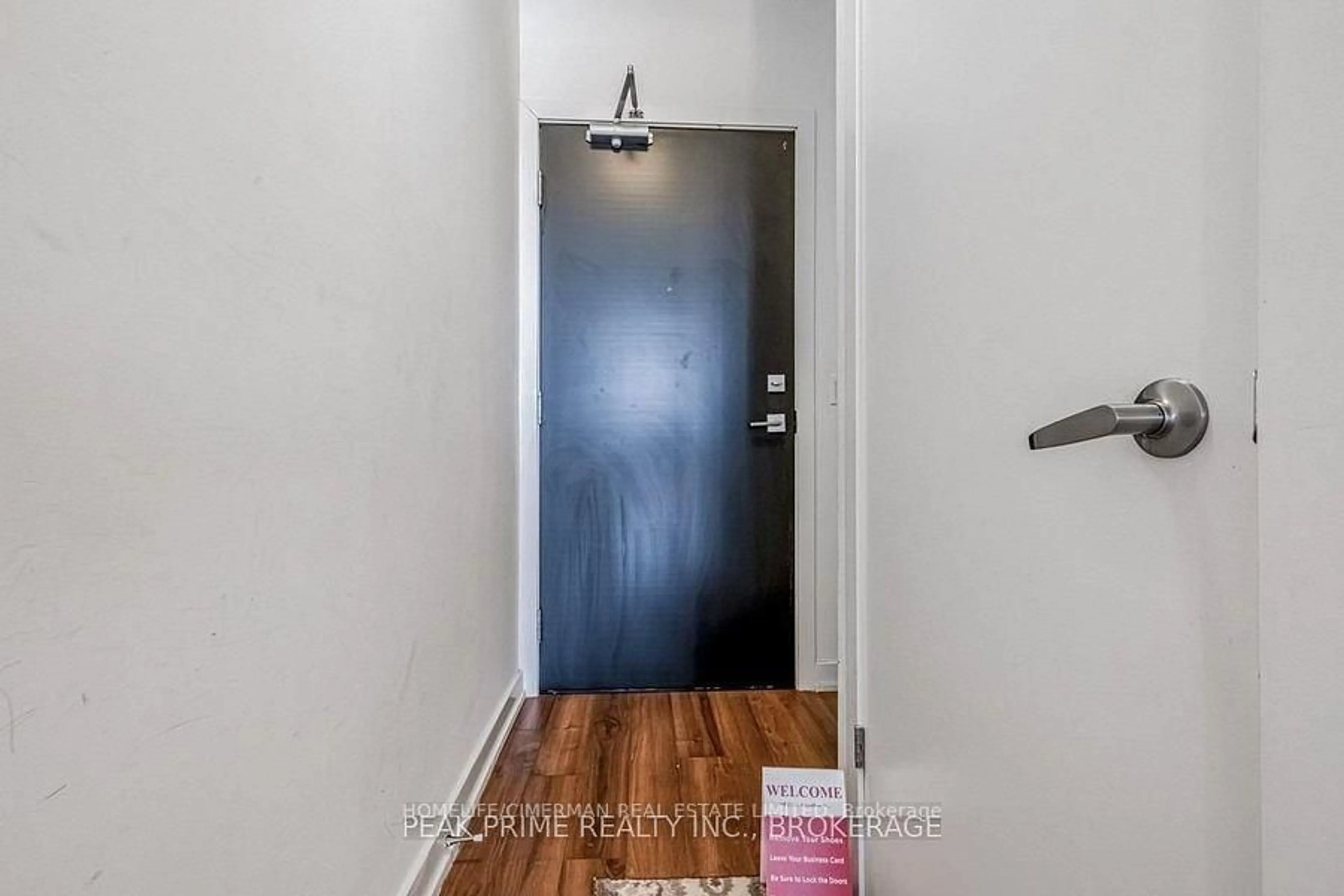 Indoor entryway for 5240 Dundas St #b608, Burlington Ontario L7L 0J6