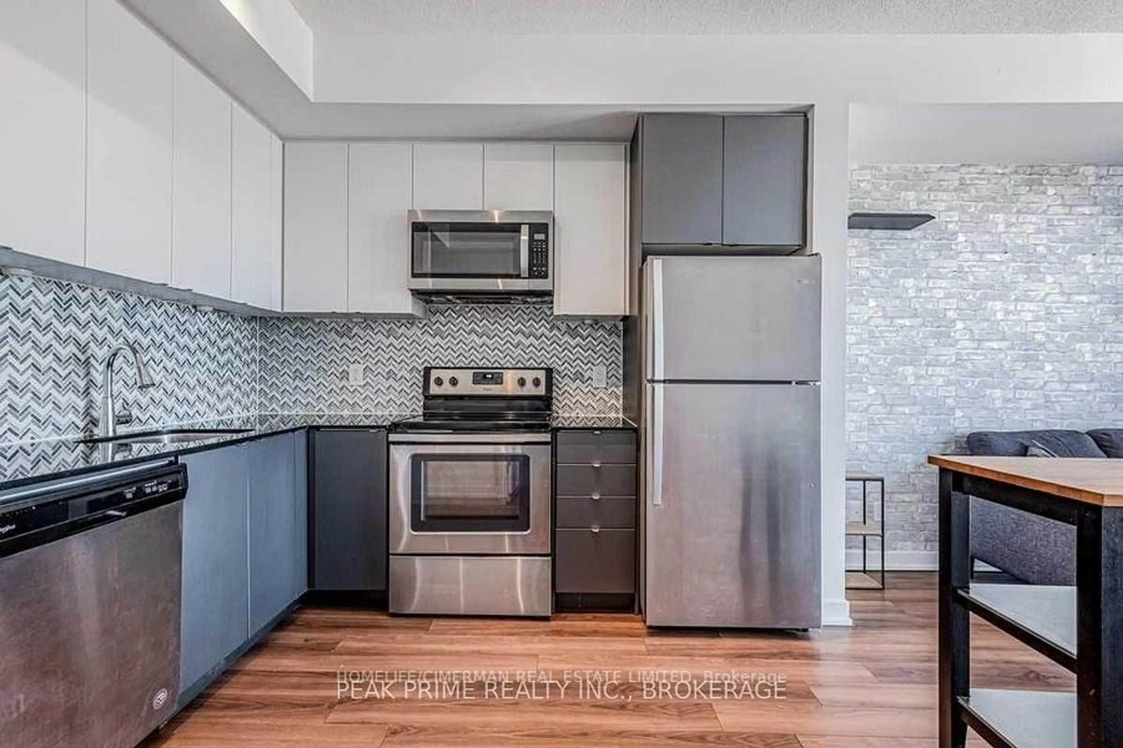 Standard kitchen, unknown for 5240 Dundas St #b608, Burlington Ontario L7L 0J6