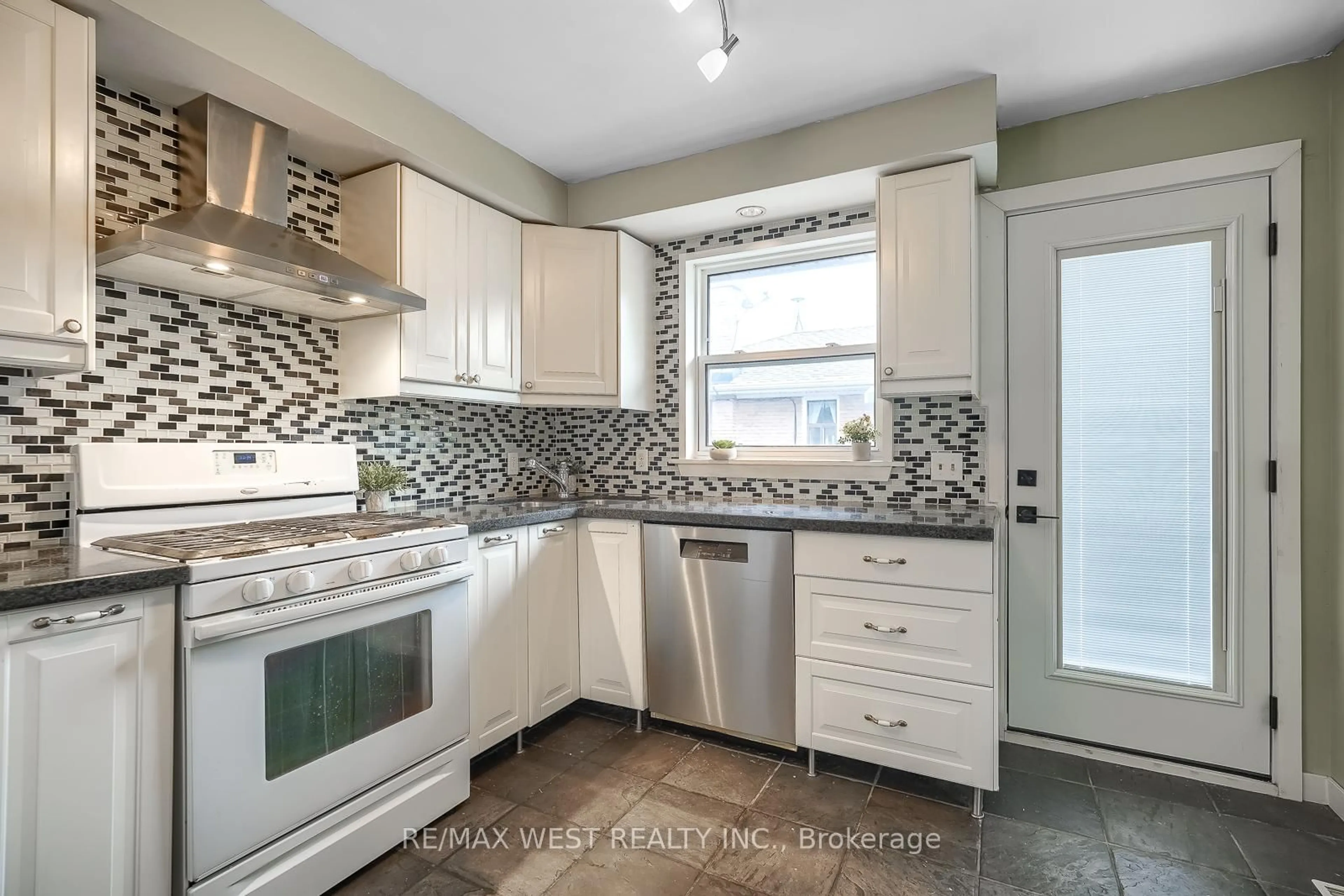 Unknown for 24 Waxham Rd, Toronto Ontario M9W 3L3