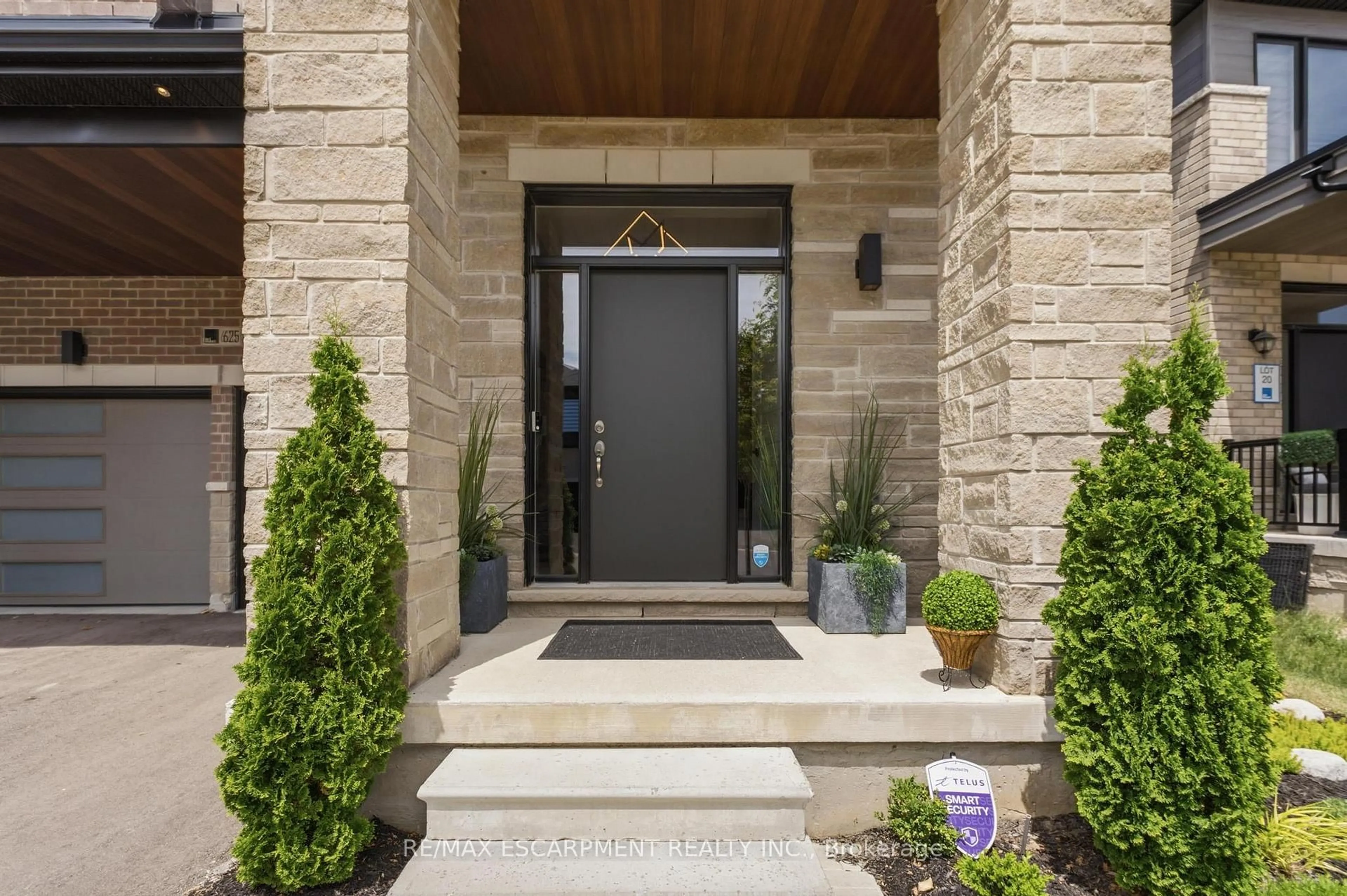 Indoor entryway for 625 Fullum Landing, Milton Ontario L9E 1V7