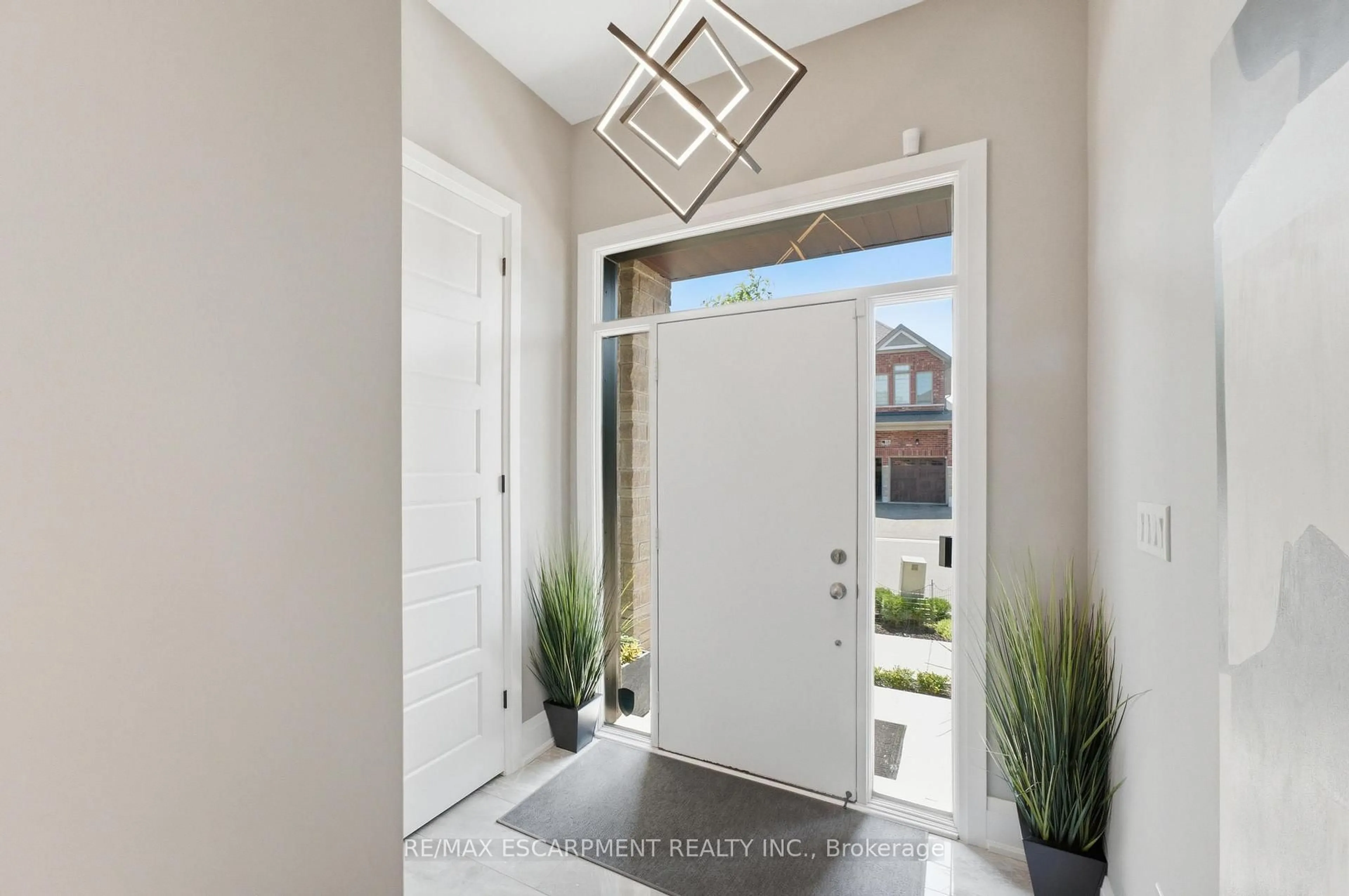 Indoor entryway for 625 Fullum Landing, Milton Ontario L9E 1V7