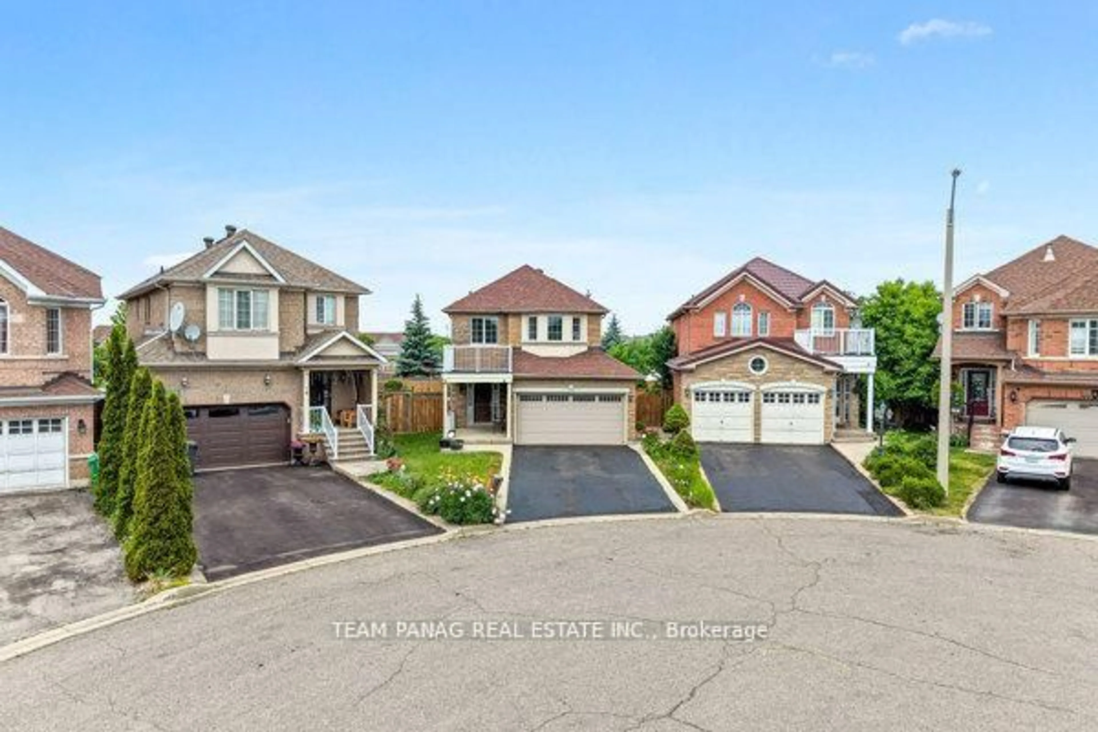 A pic from outside/outdoor area/front of a property/back of a property/a pic from drone, street for 12 Stirrup Crt, Brampton Ontario L6X 4Y1