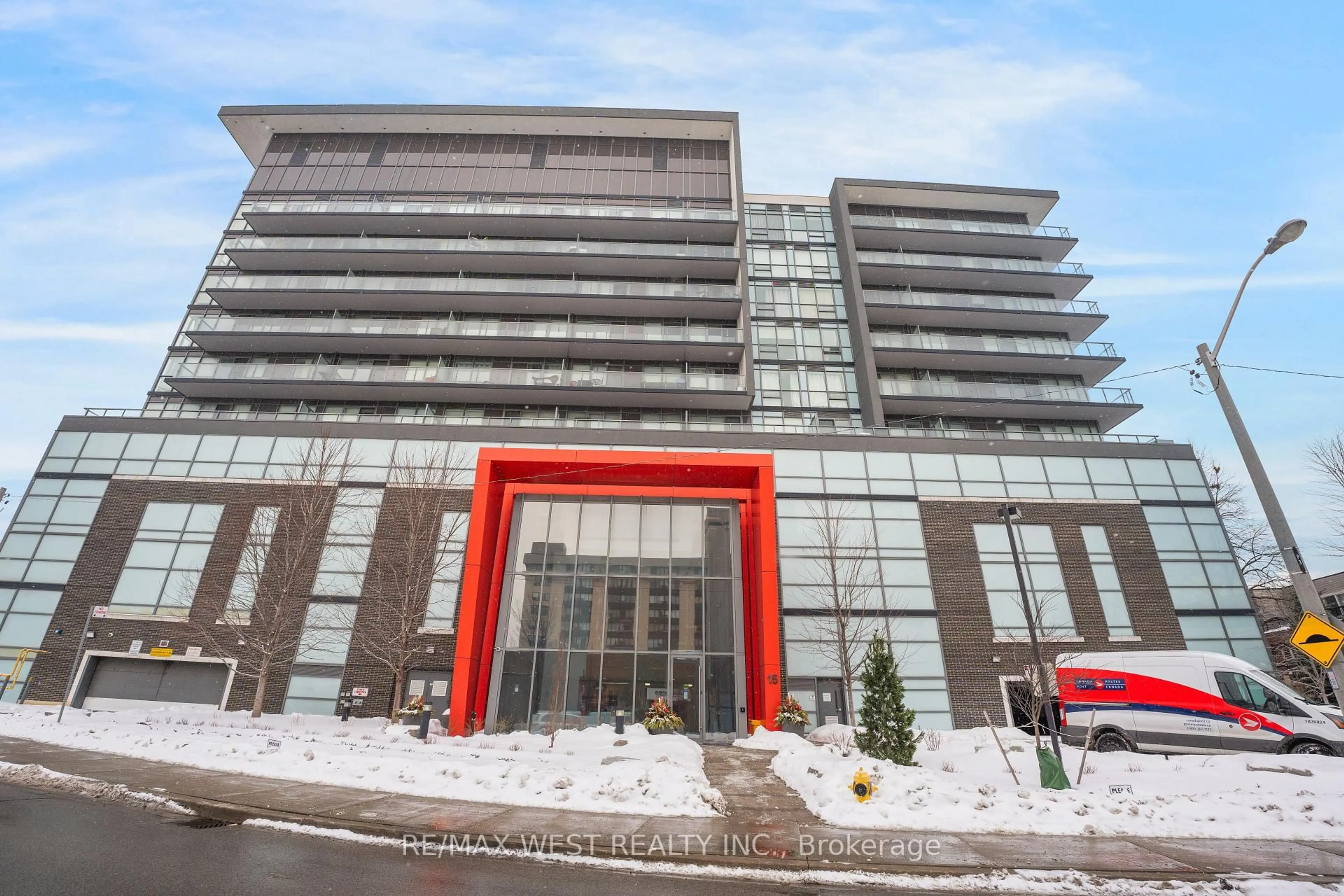 Indoor foyer for 15 James Finlay Way #627, Toronto Ontario M3M 0B3