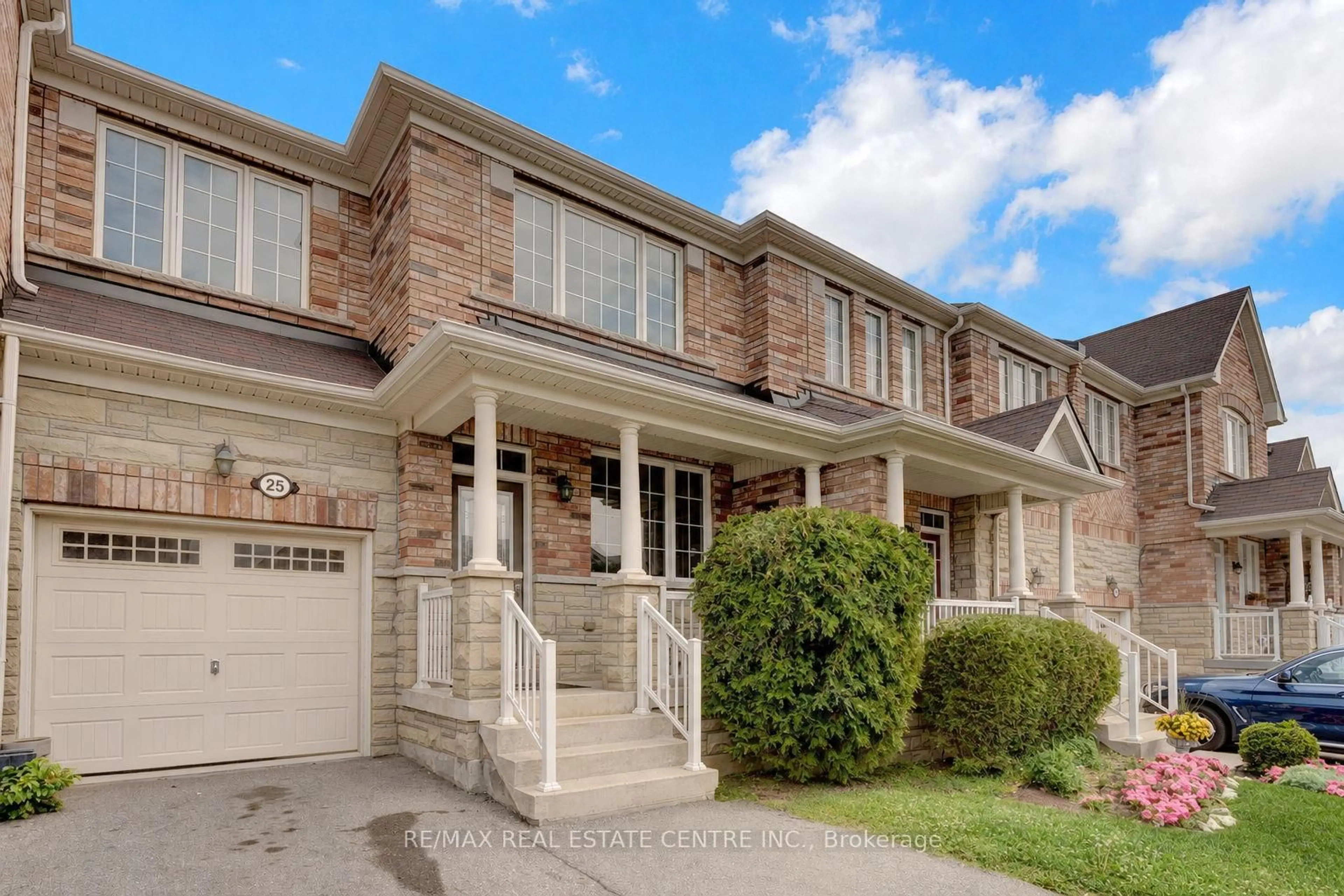 Home with brick exterior material, street for 25 Shediac Rd, Brampton Ontario L6Y 0V8