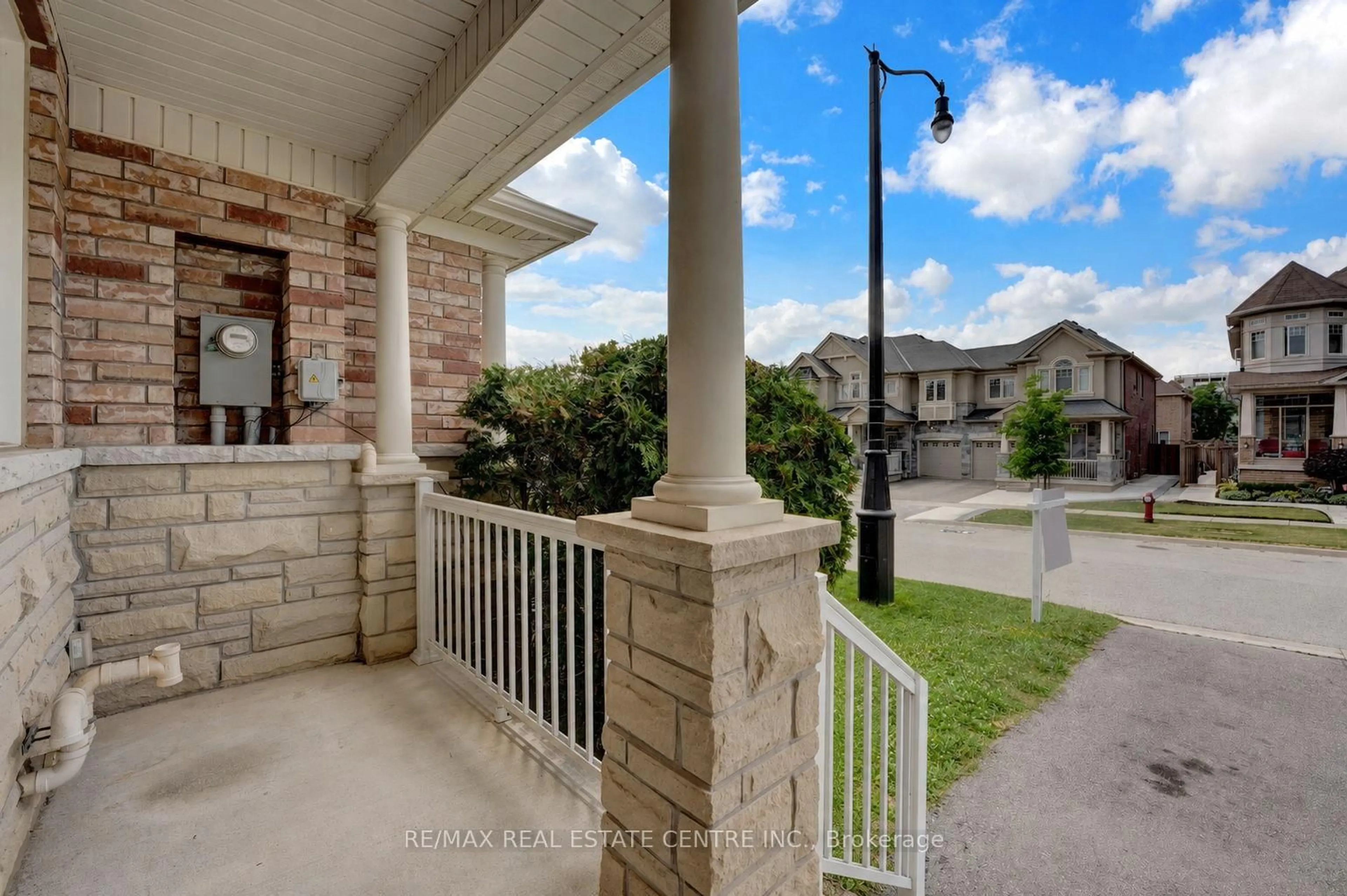 Unknown for 25 Shediac Rd, Brampton Ontario L6Y 0V8