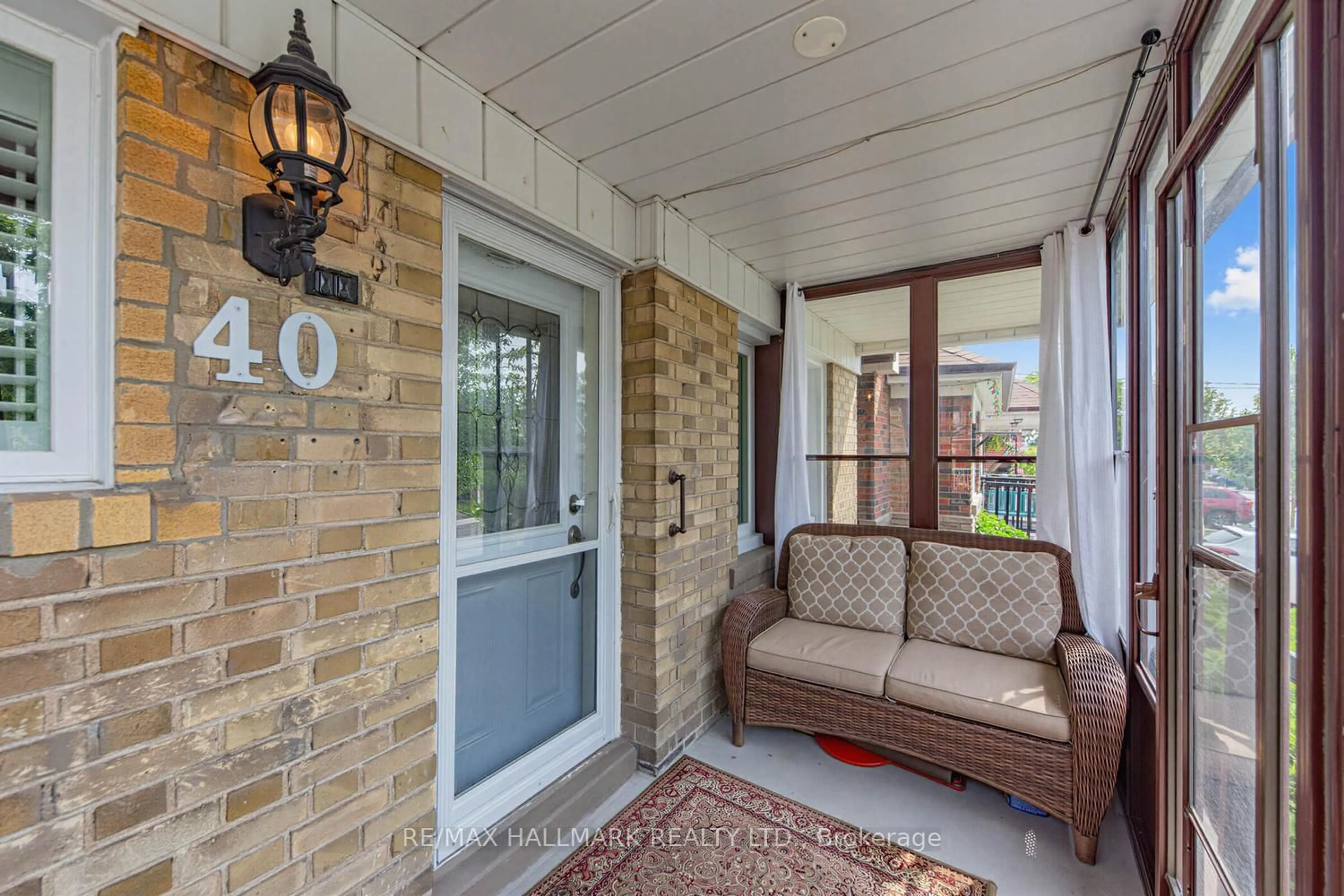 Unknown for 40 Bowie Ave, Toronto Ontario M6E 2P1