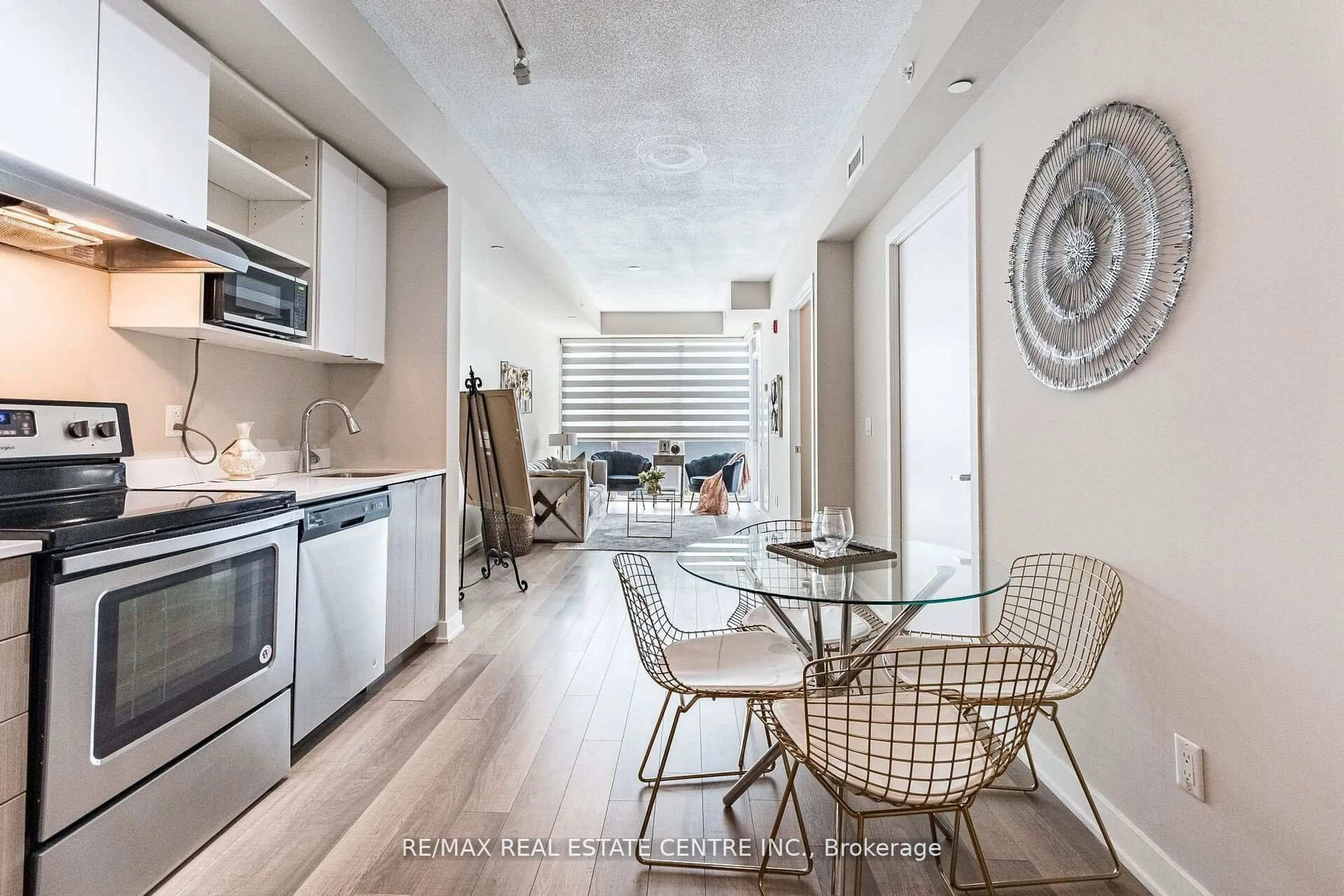 Open concept kitchen, unknown for 5240 Dundas St #B314, Burlington Ontario L7L 0J6