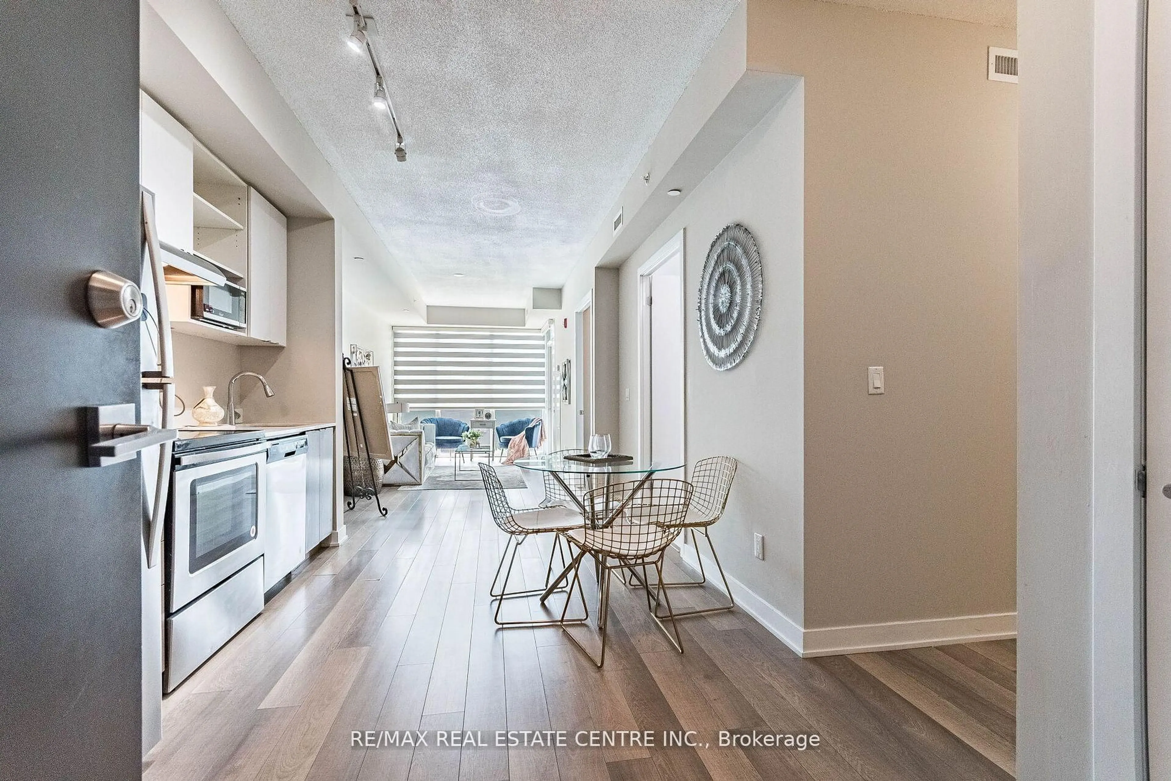 Open concept kitchen, unknown for 5240 Dundas St #B314, Burlington Ontario L7L 0J6