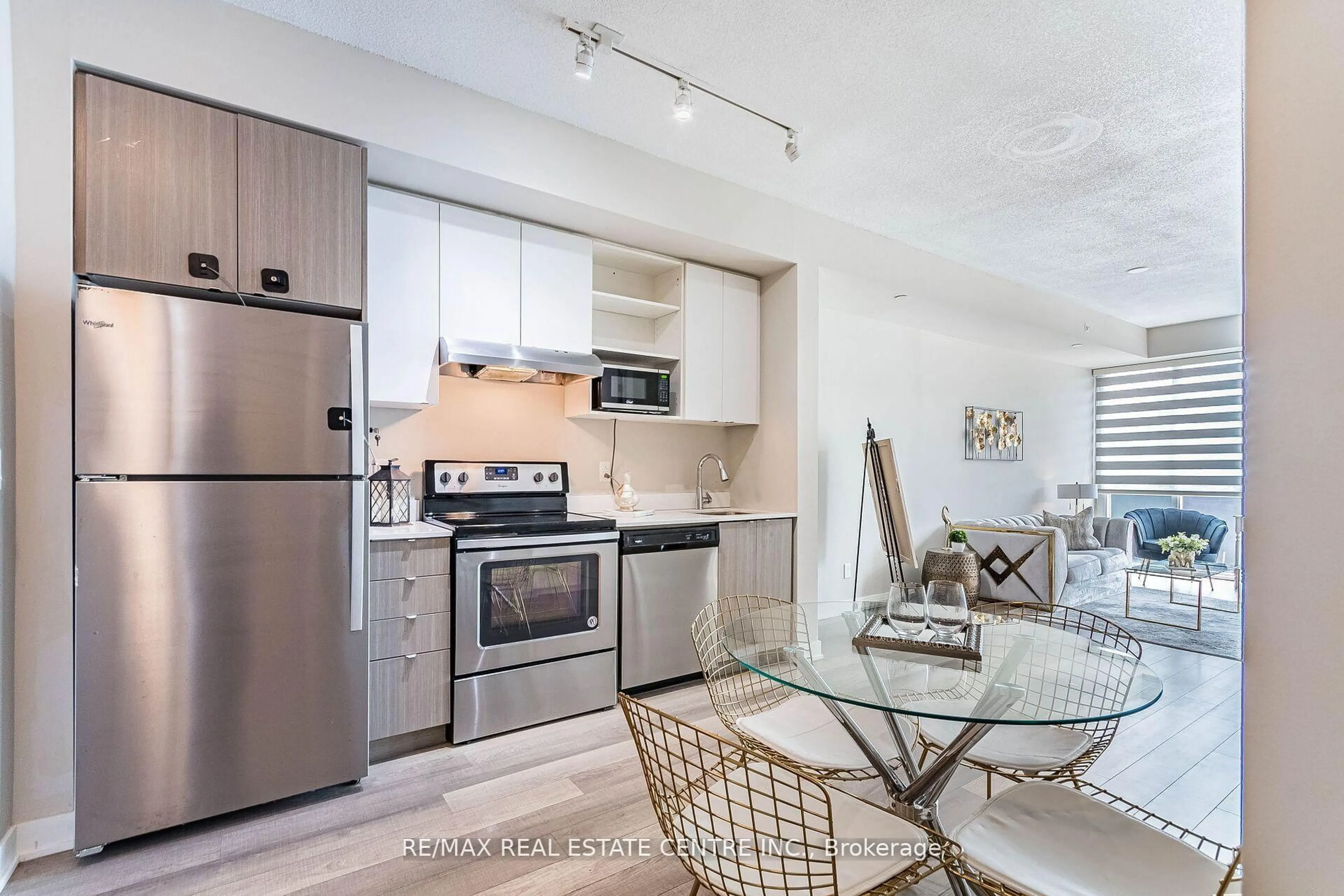 Open concept kitchen, unknown for 5240 Dundas St #B314, Burlington Ontario L7L 0J6