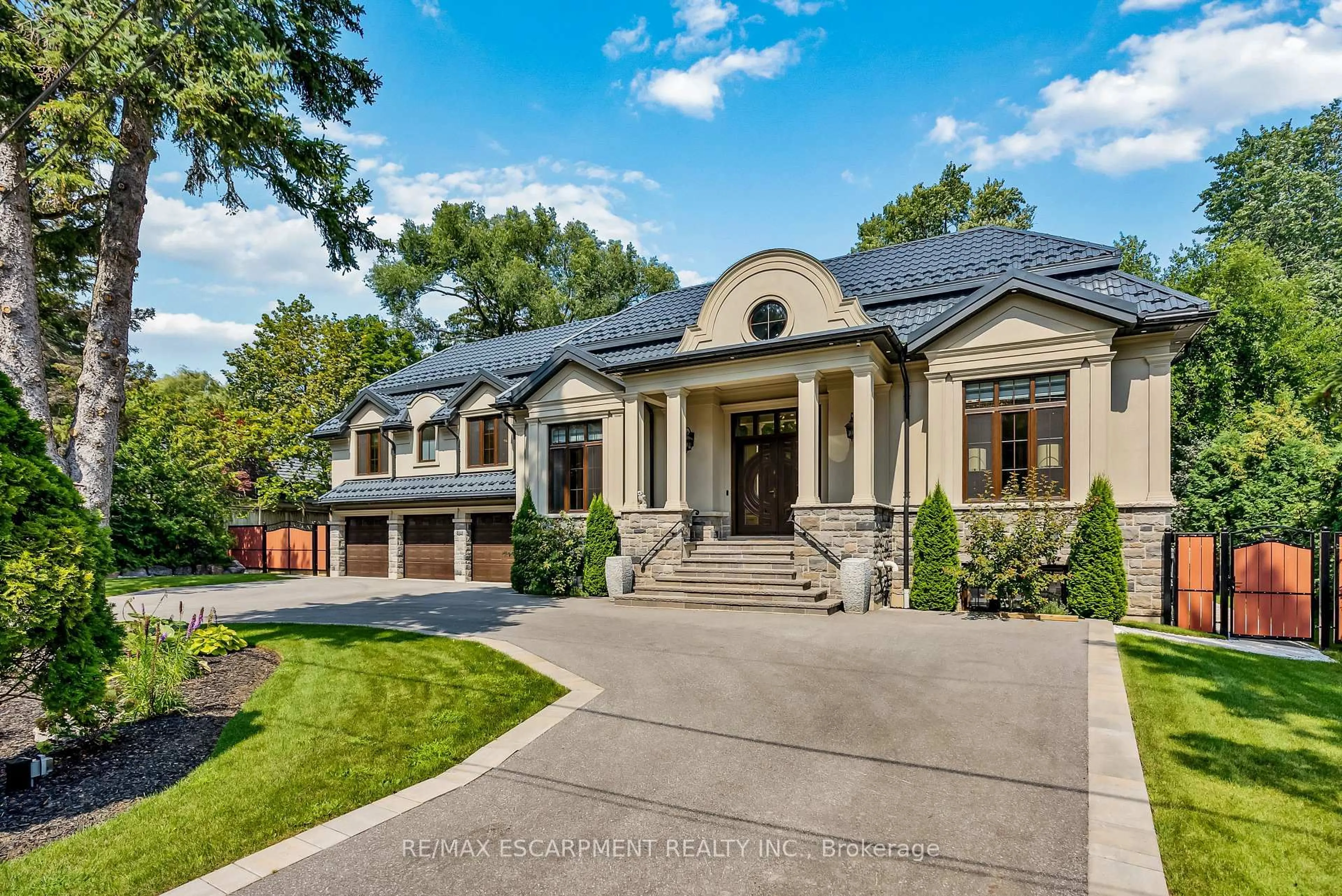 Home with brick exterior material, street for 539 Old Poplar Row, Mississauga Ontario L5J 2N9