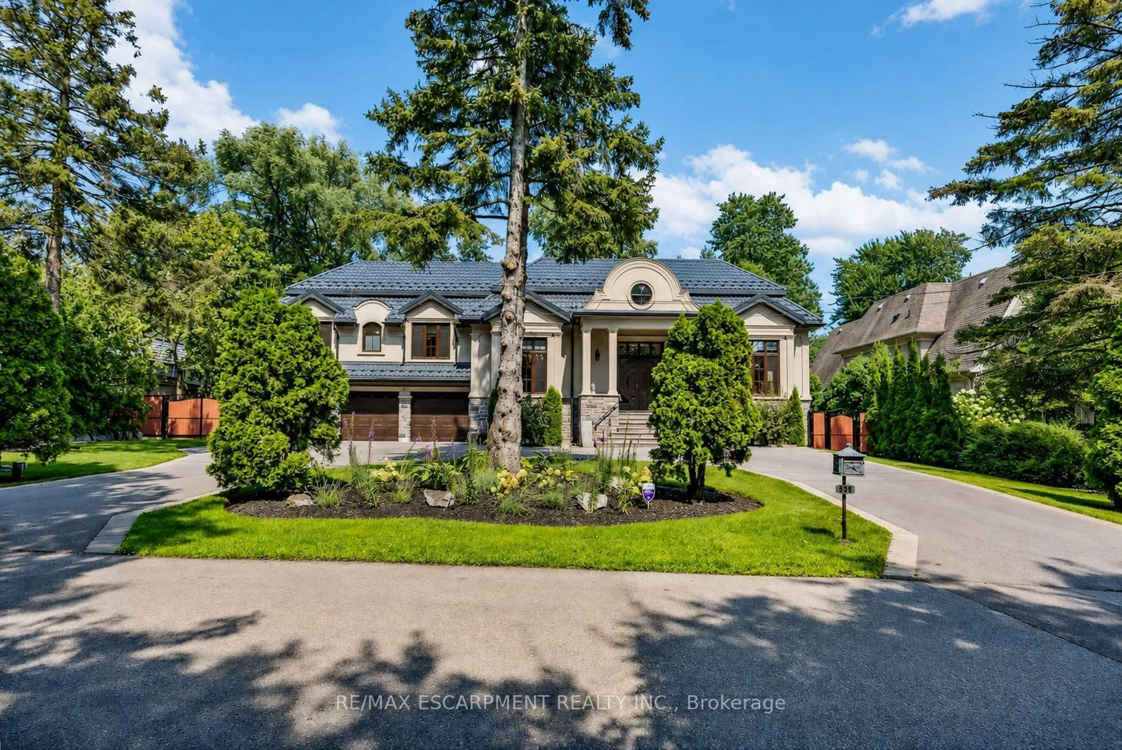 Home with brick exterior material, street for 539 Old Poplar Row, Mississauga Ontario L5J 2N9