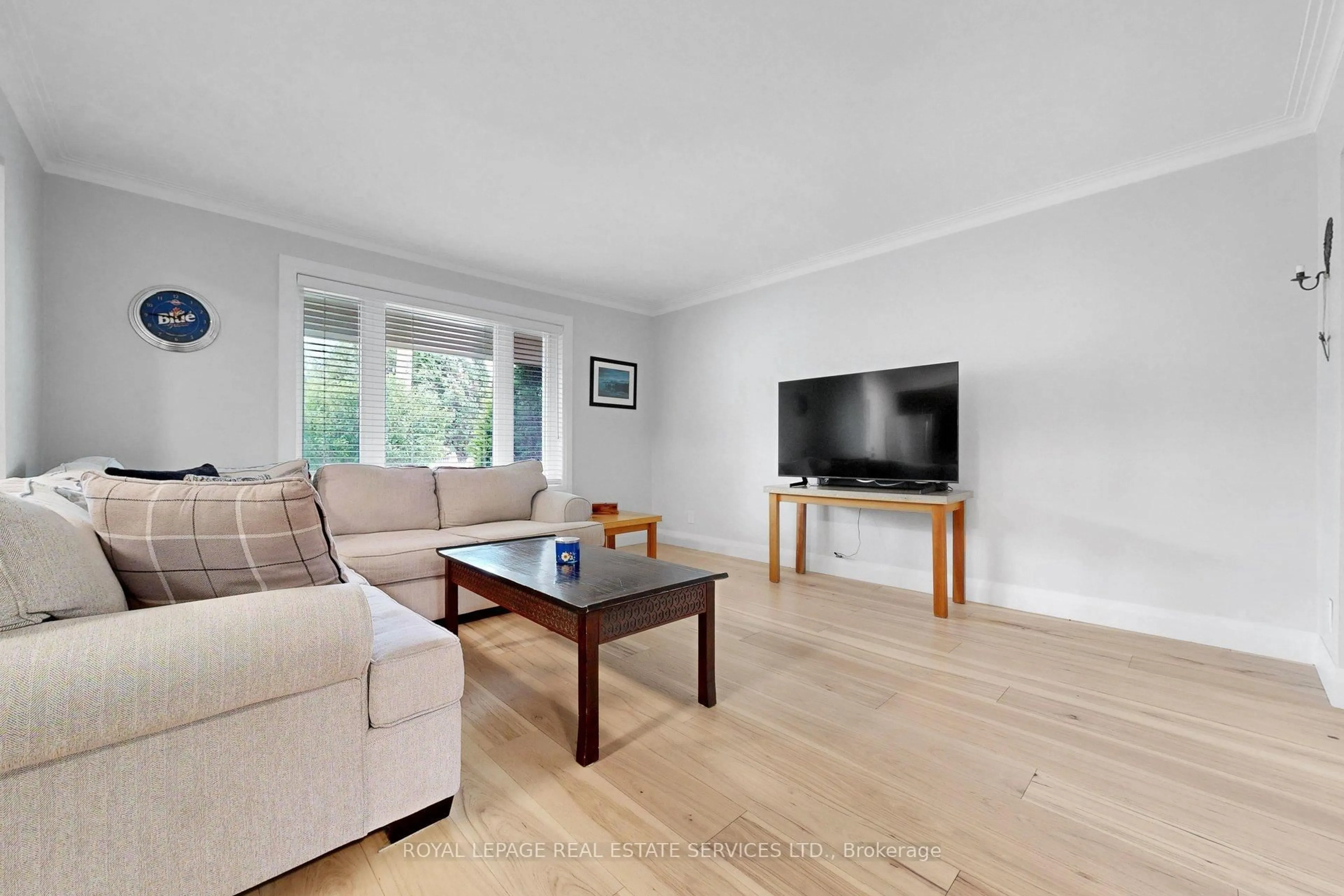 Living room with furniture, wood/laminate floor for 6 Parkchester Rd, Toronto Ontario M6M 2R9