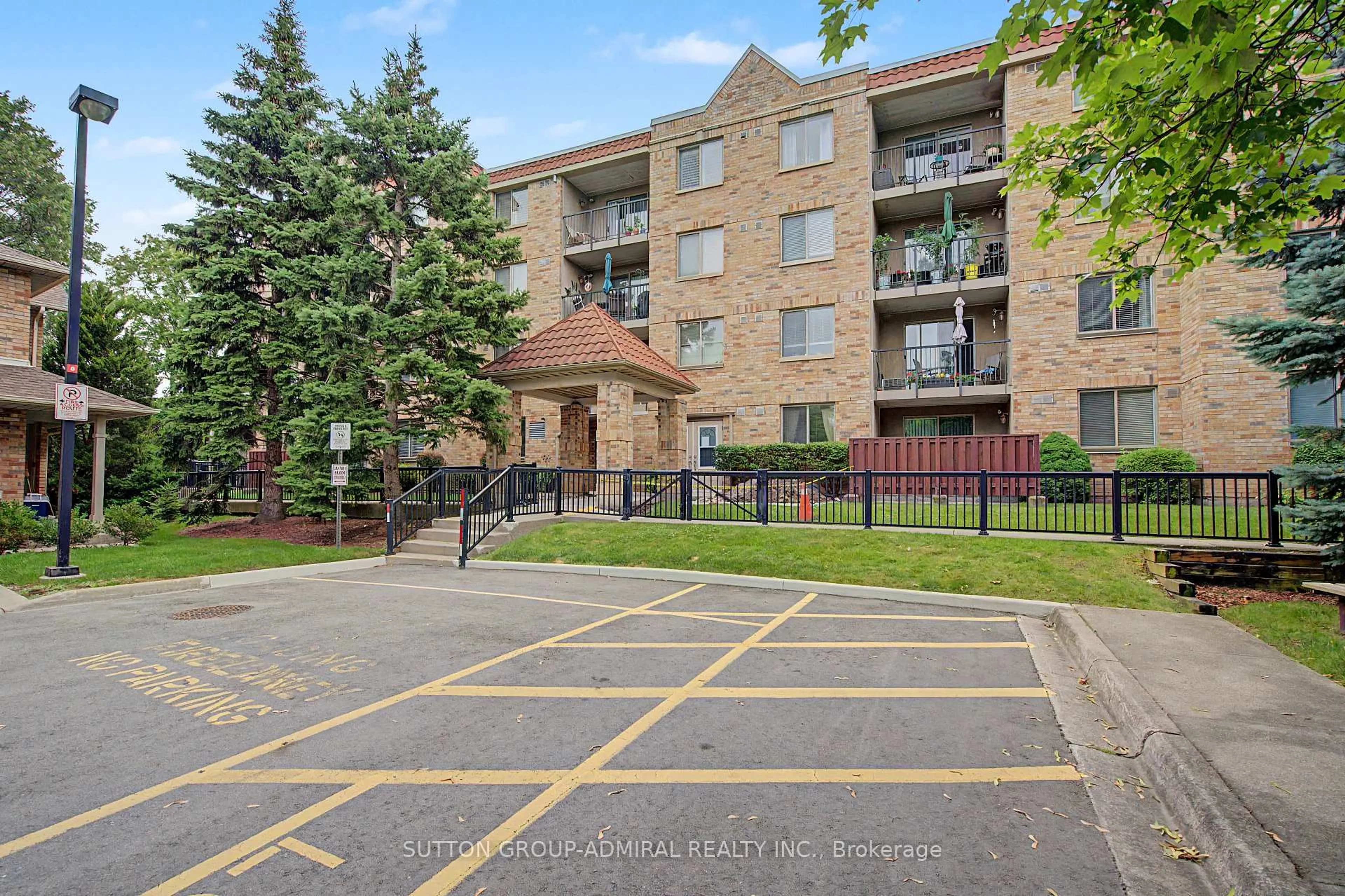 Patio, unknown for 3499 Upper Middle Rd #311, Burlington Ontario L7M 4M7